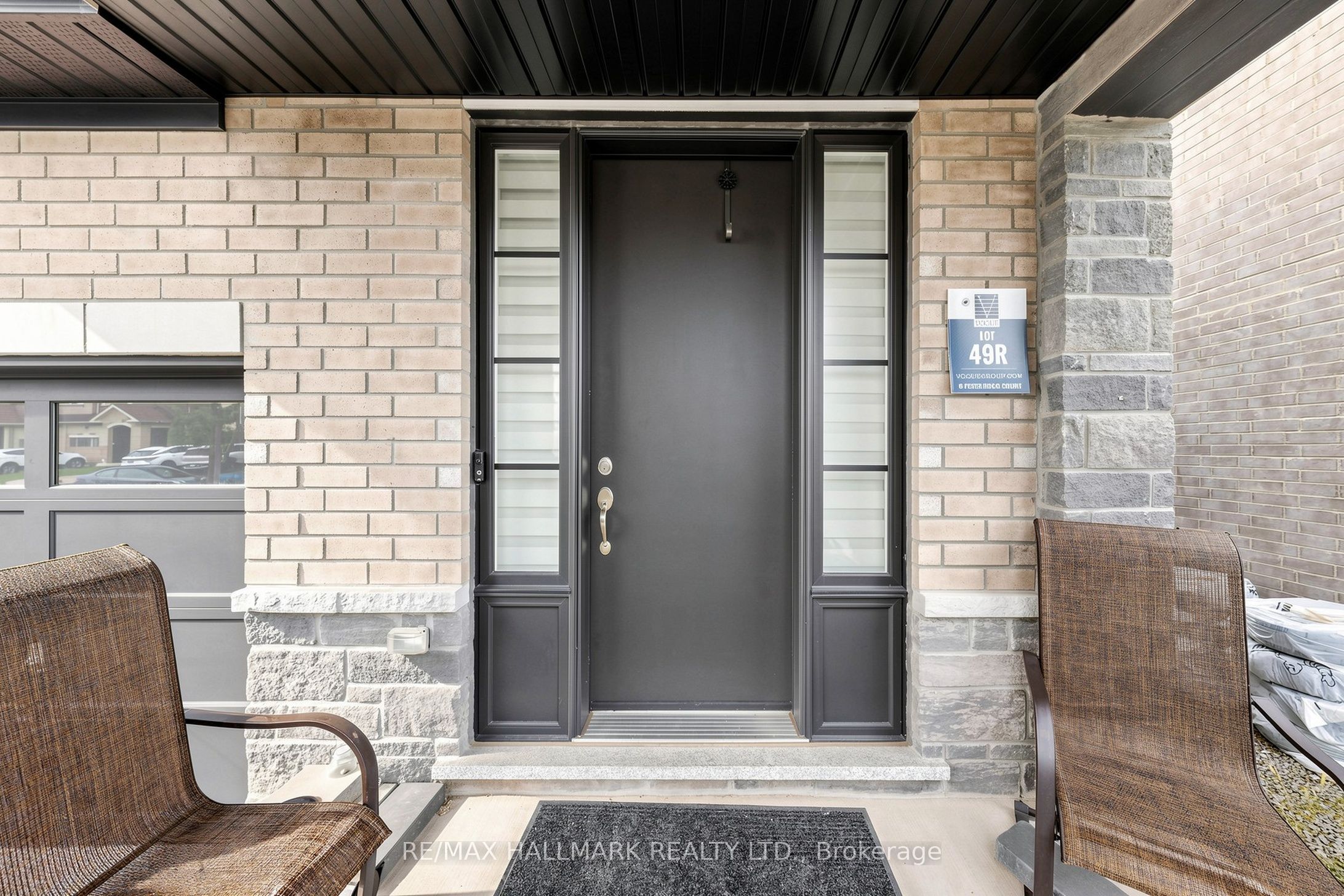 6 Peter Hogg Court, Whitby, ON L1P 0N1