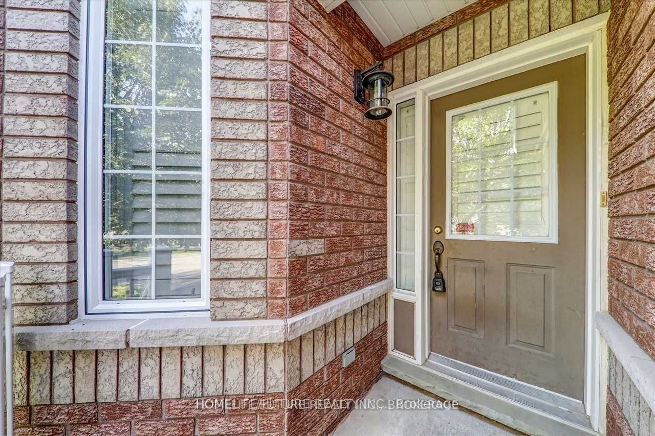20 Kenilworth Crescent, Whitby, ON L1M 2M6 photo 3