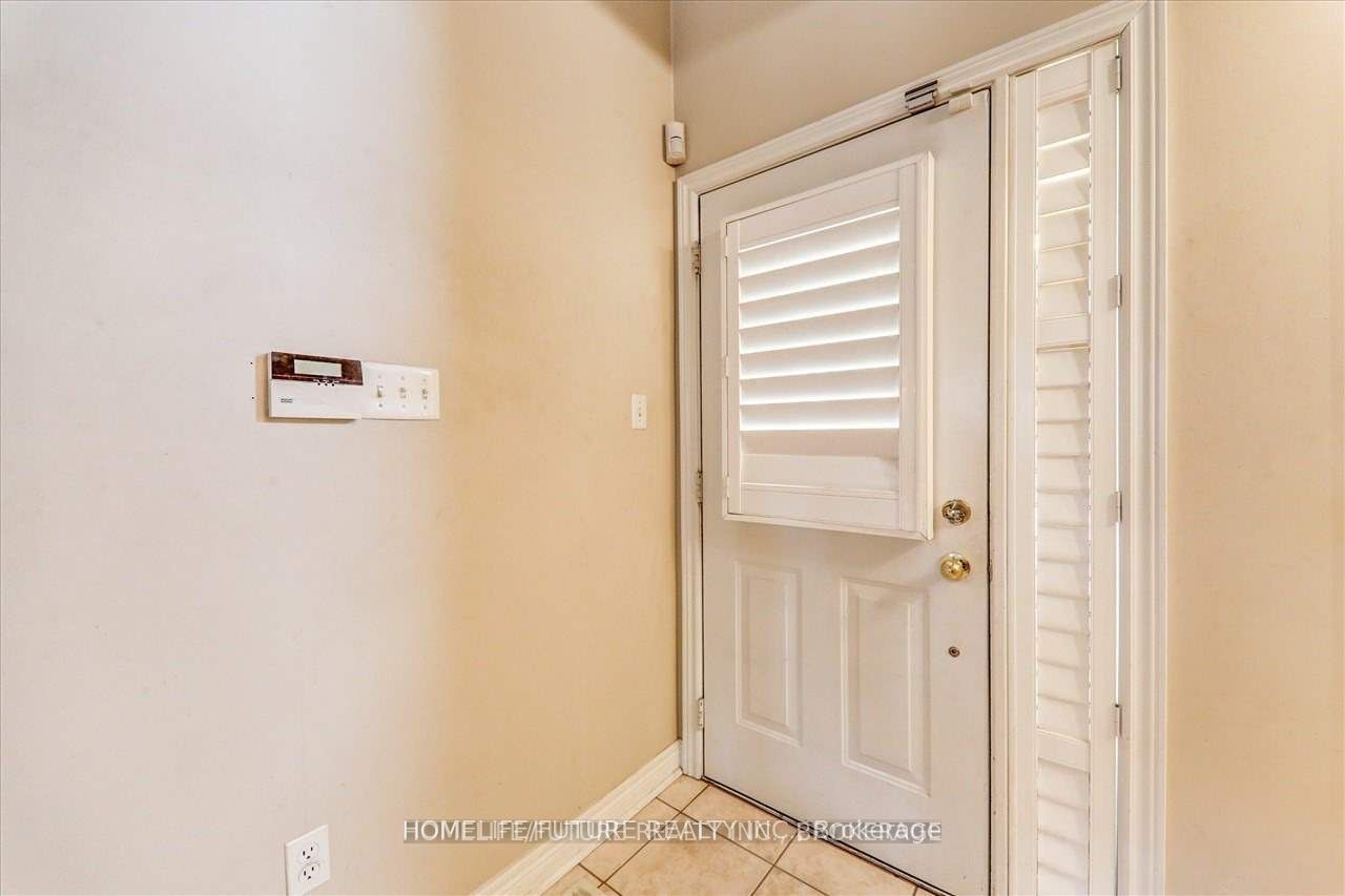 20 Kenilworth Crescent, Whitby, ON L1M 2M6 photo 4
