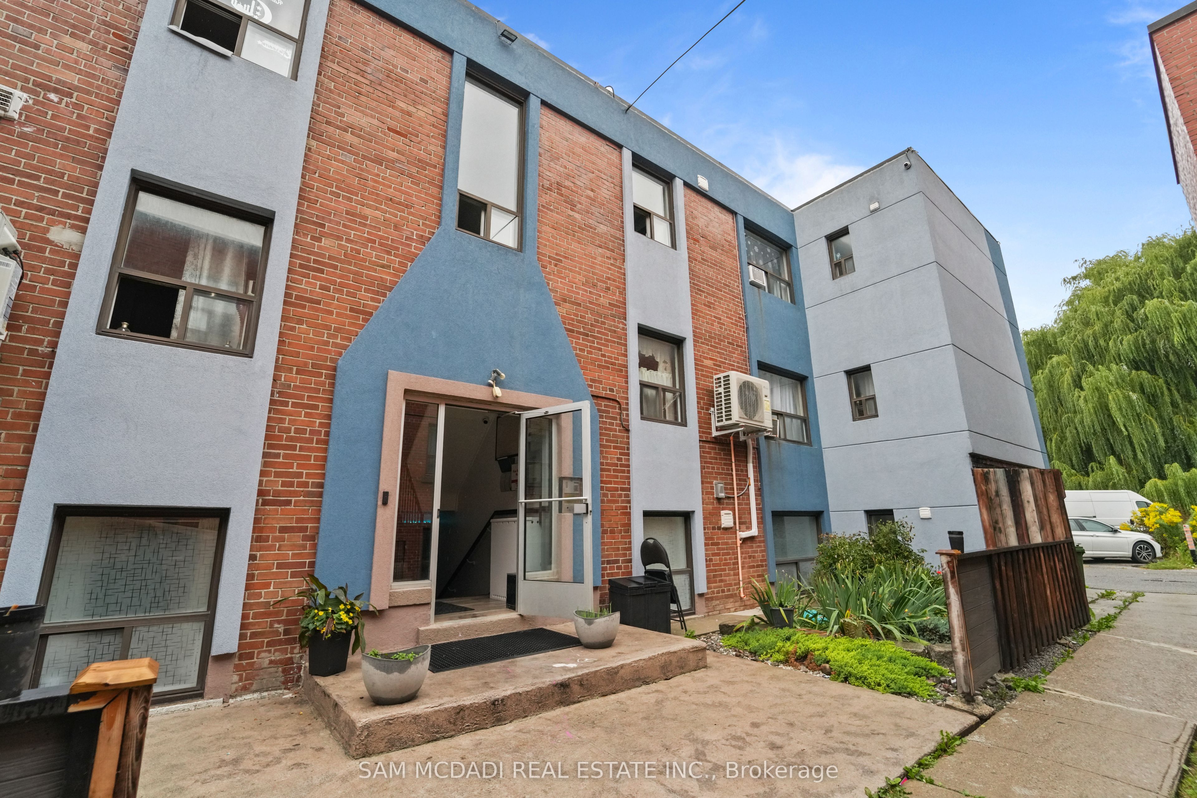 1016 O'connor Drive 201, Toronto, ON M4B 2T3 photo 3