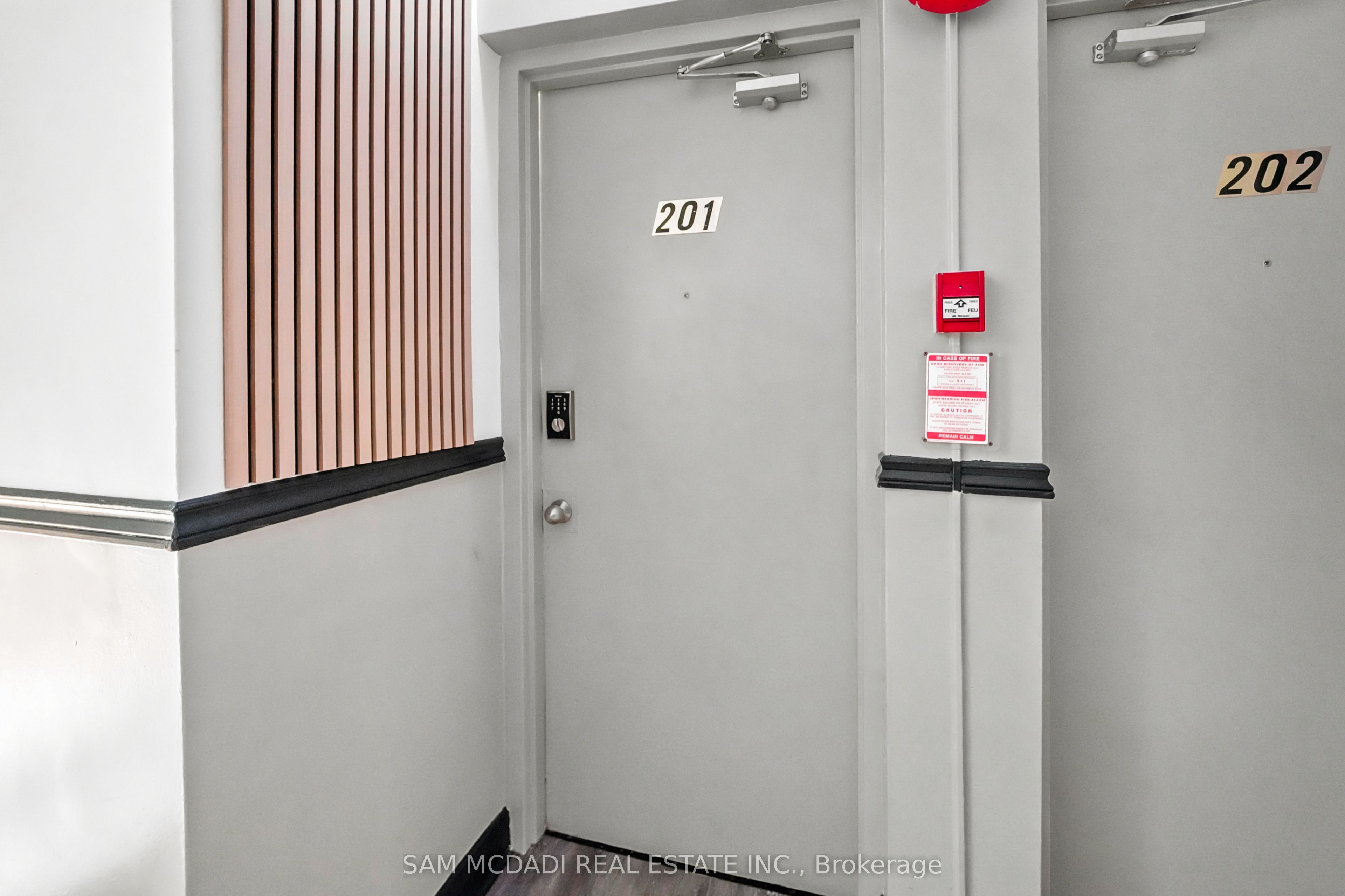 1016 O'connor Drive 201, Toronto, ON M4B 2T3 photo 4