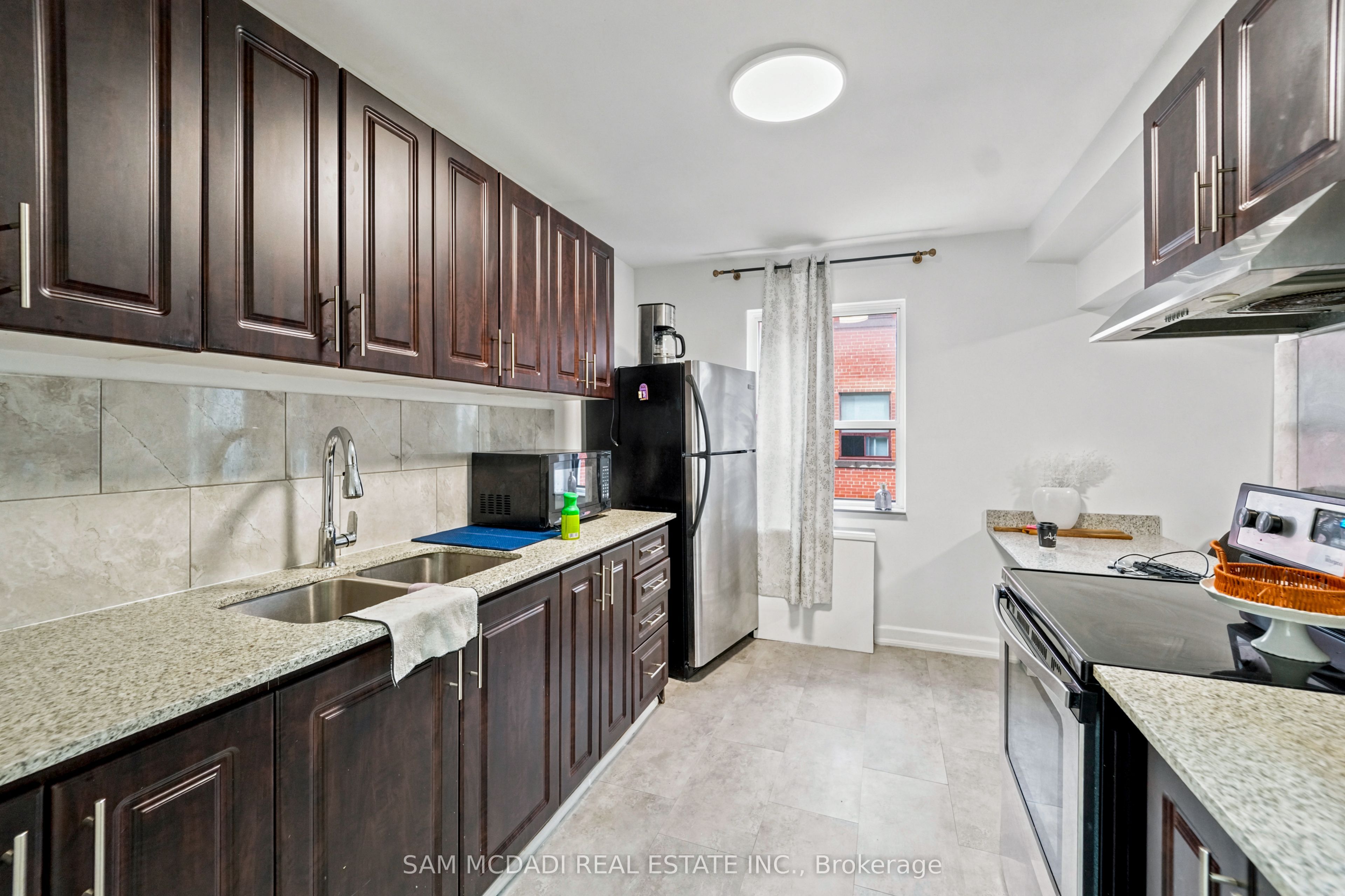 1016 O'connor Drive 201, Toronto, ON M4B 2T3 photo 5