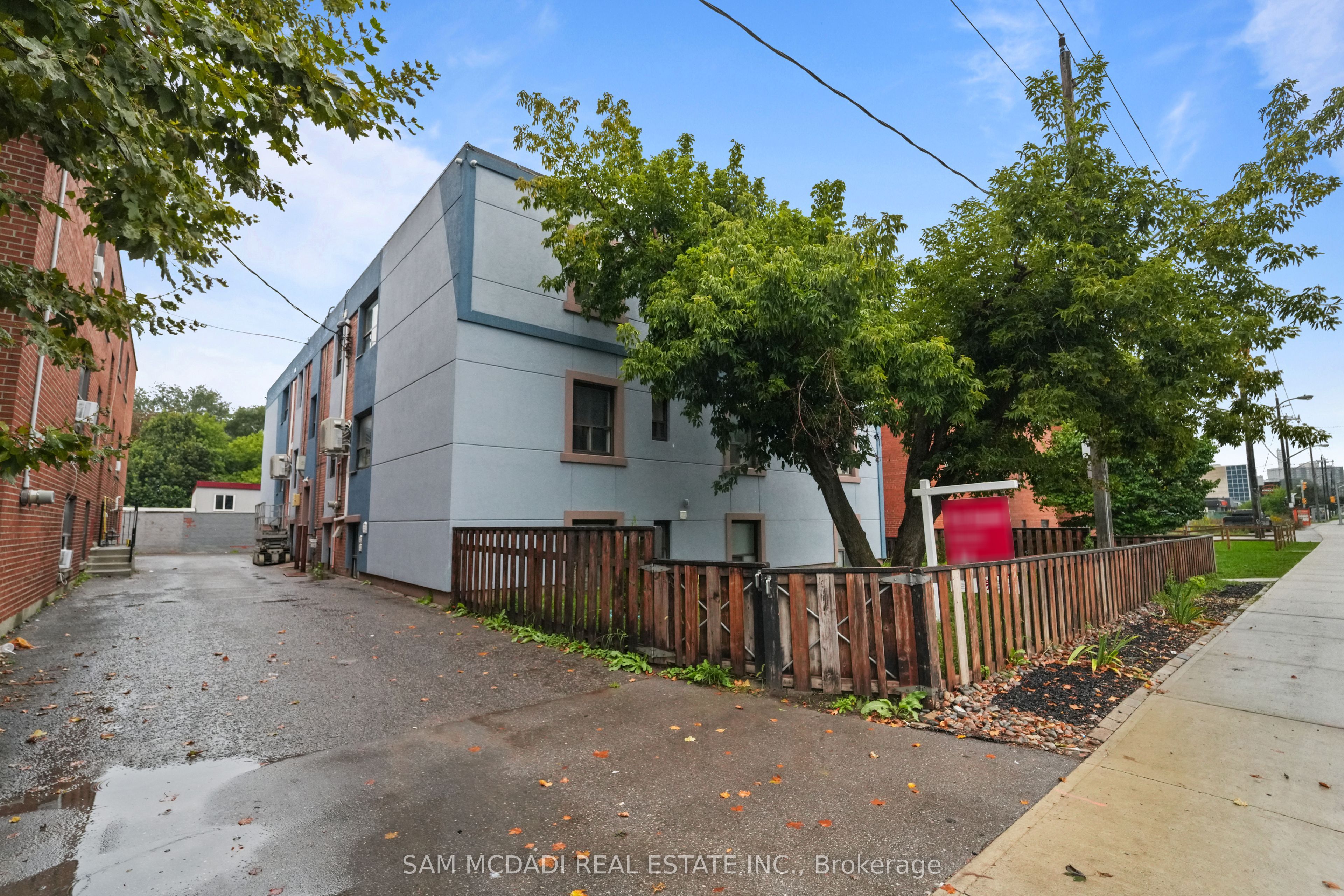 1016 O'connor Drive 103, Toronto, ON M4B 2T3 photo 2