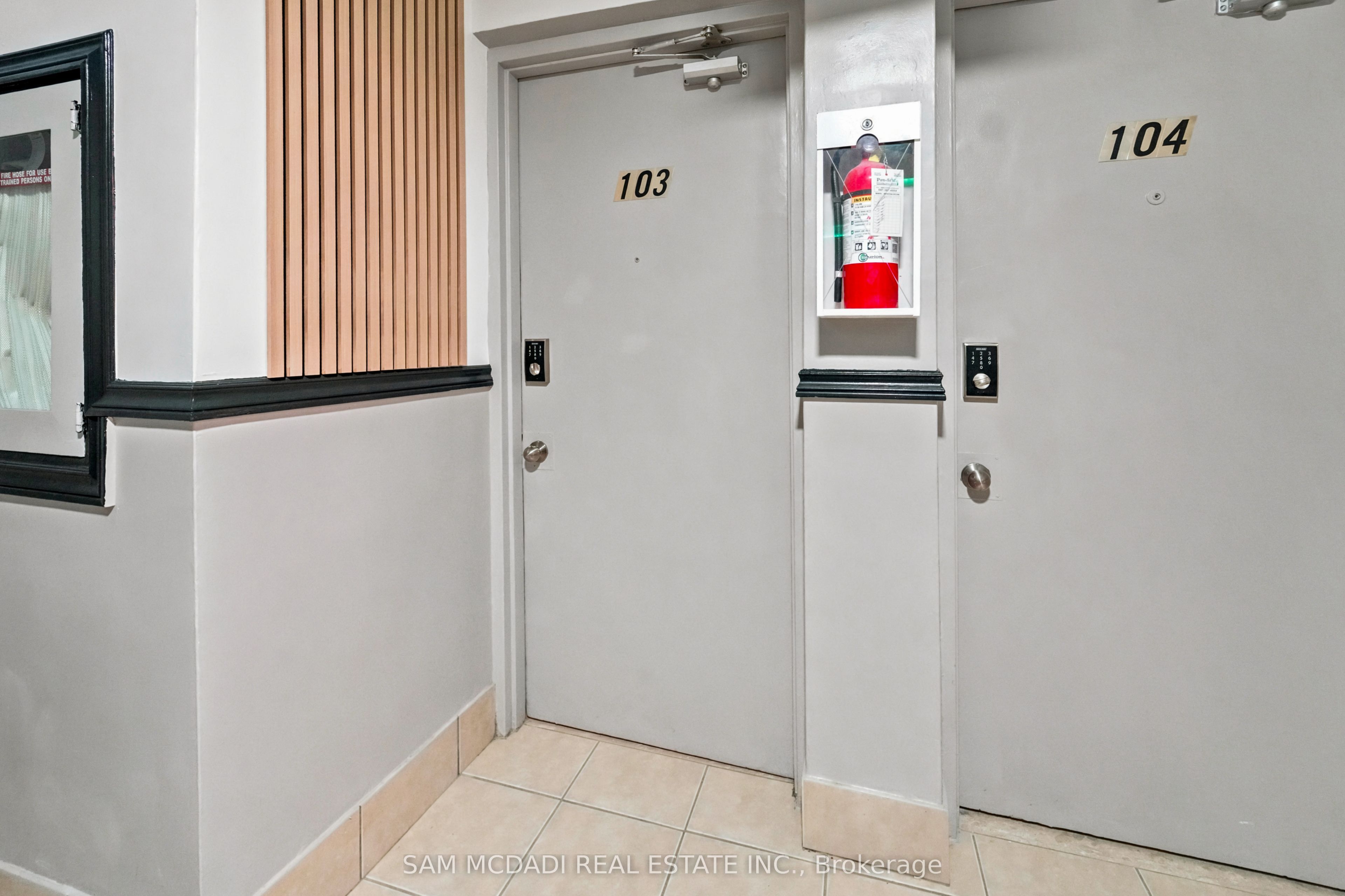 1016 O'connor Drive 103, Toronto, ON M4B 2T3 photo 4