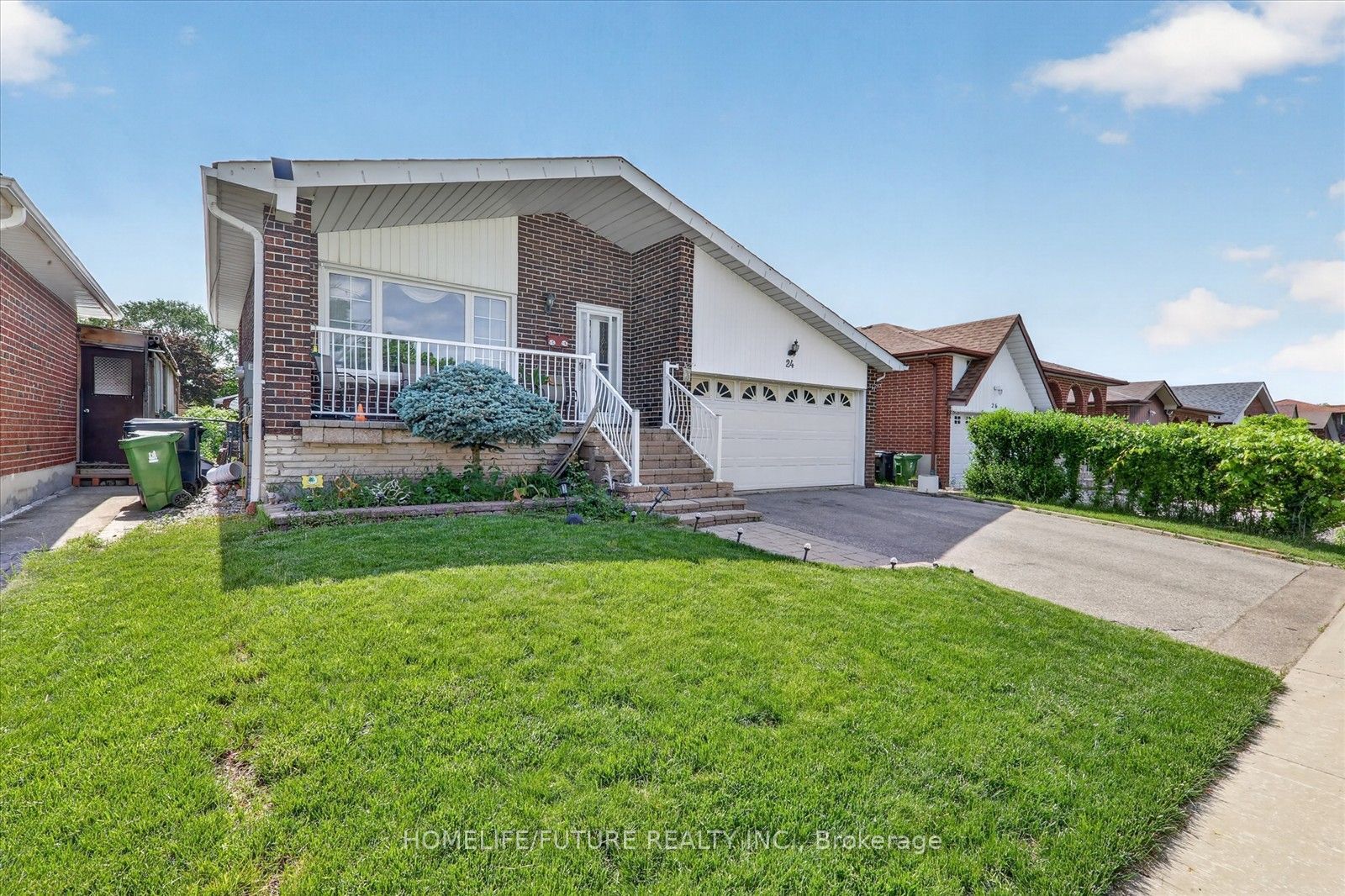 24 Cleethorpes Boulevard, Toronto, ON M1S 3T3 photo 3