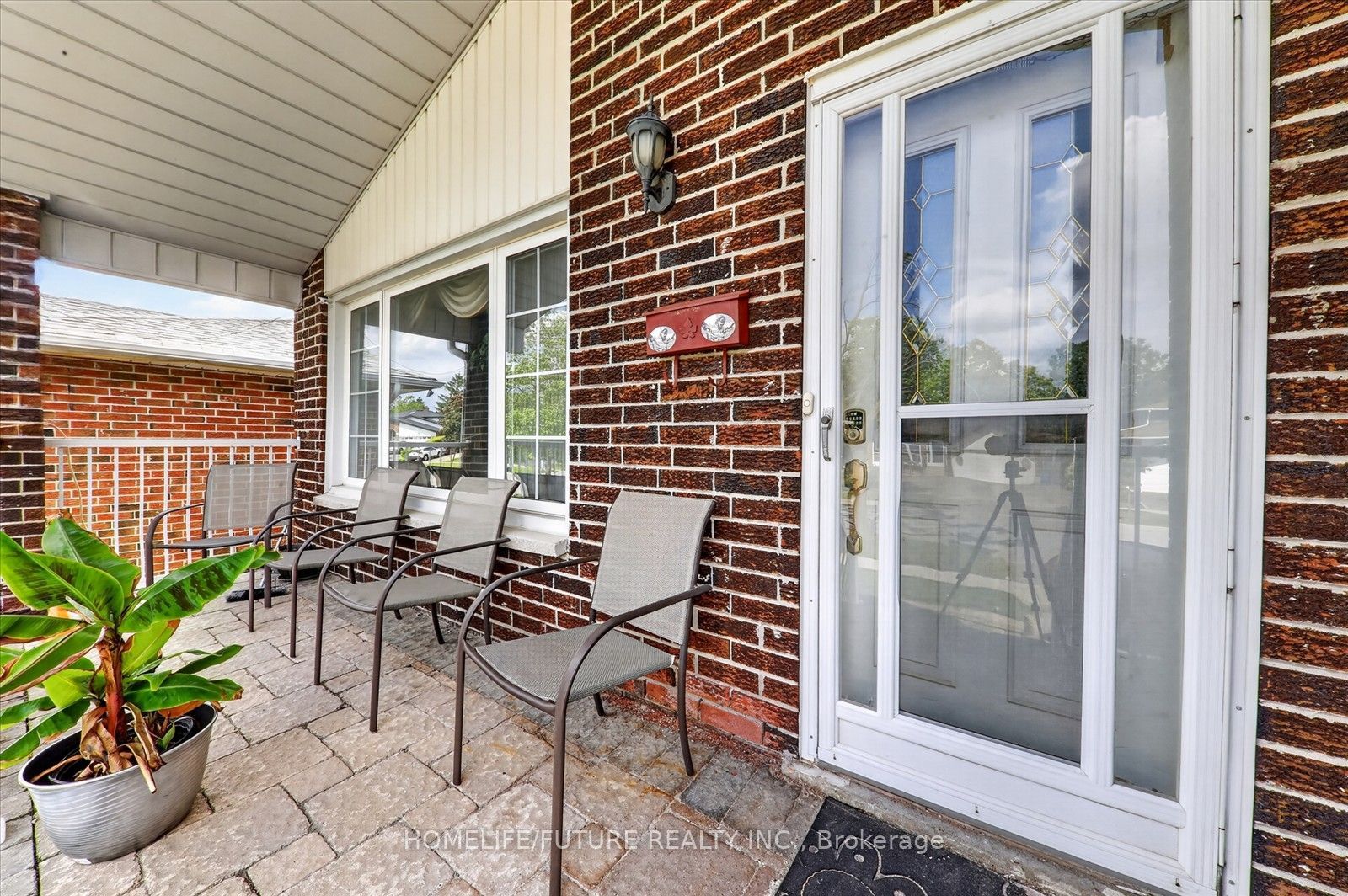 24 Cleethorpes Boulevard, Toronto, ON M1S 3T3 photo 4