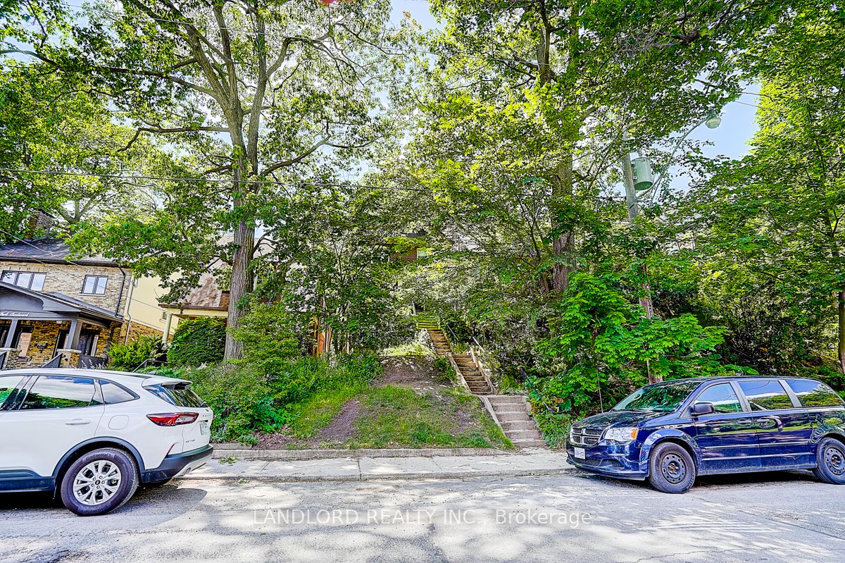 92 Neville Park Boulevard Upper Unit, Toronto, ON M4E 3P8