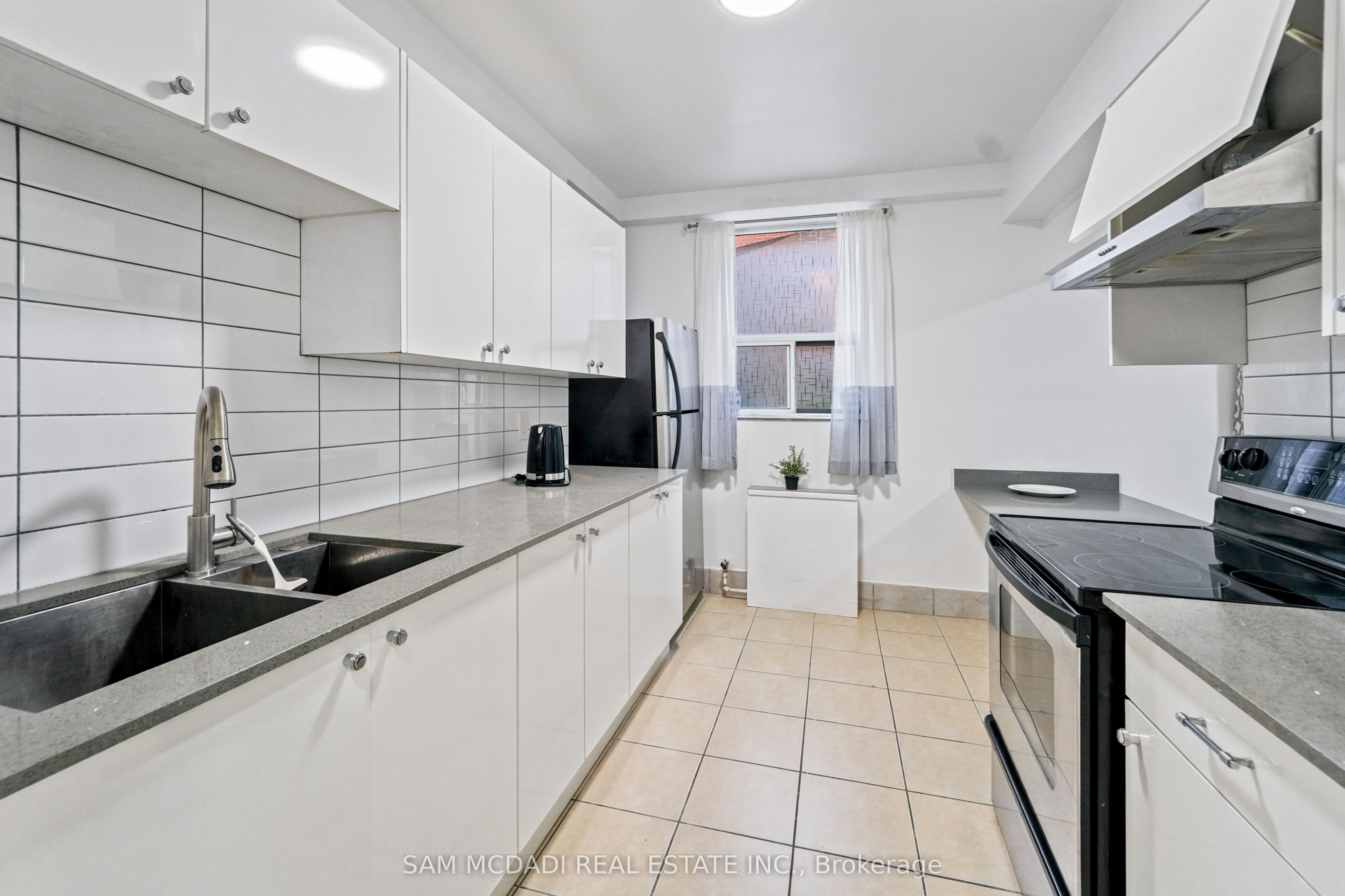 1016 O'connor Drive 101, Toronto, ON M4B 2T3 photo 5
