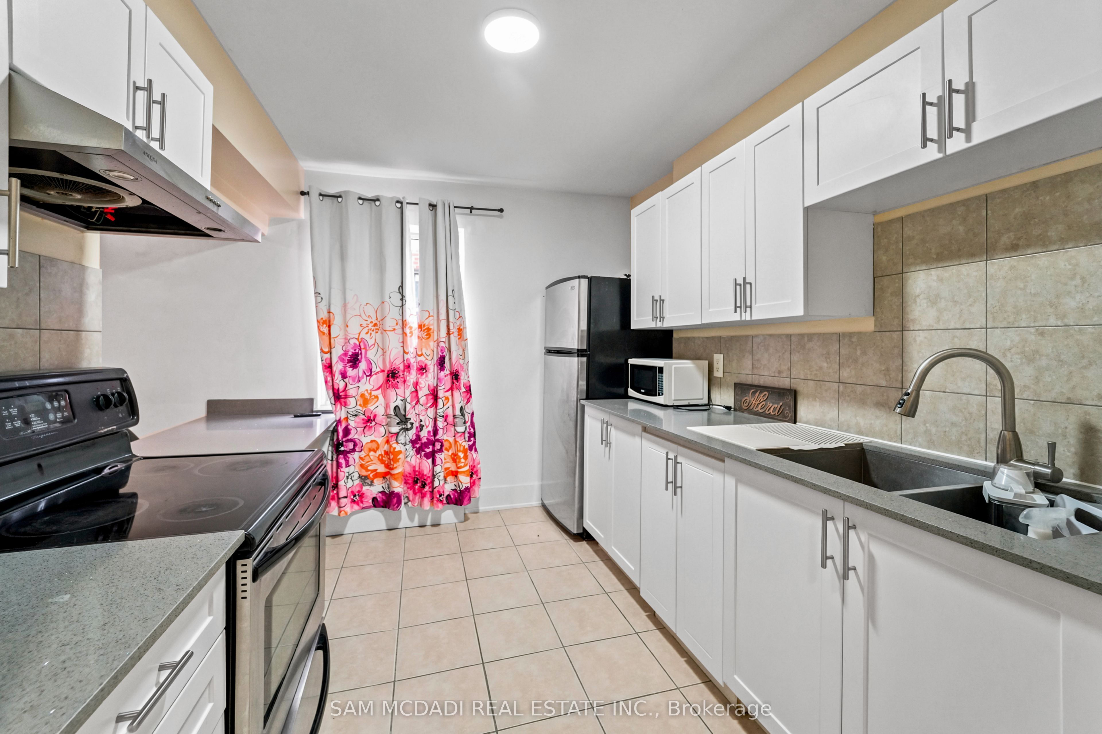 1016 O'connor Drive 302, Toronto, ON M4B 2T3 photo 5