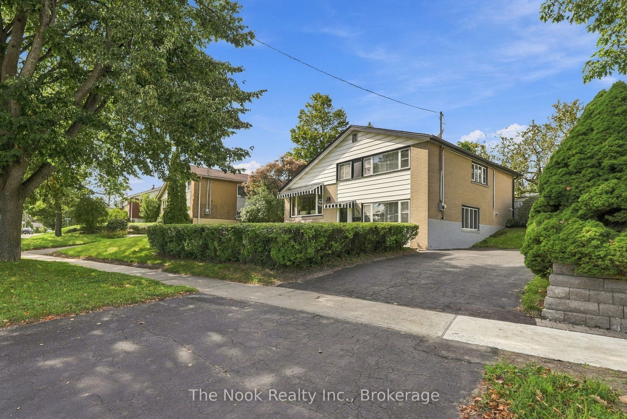 706 Stone Street, Oshawa, ON L1J 1A5 photo 2