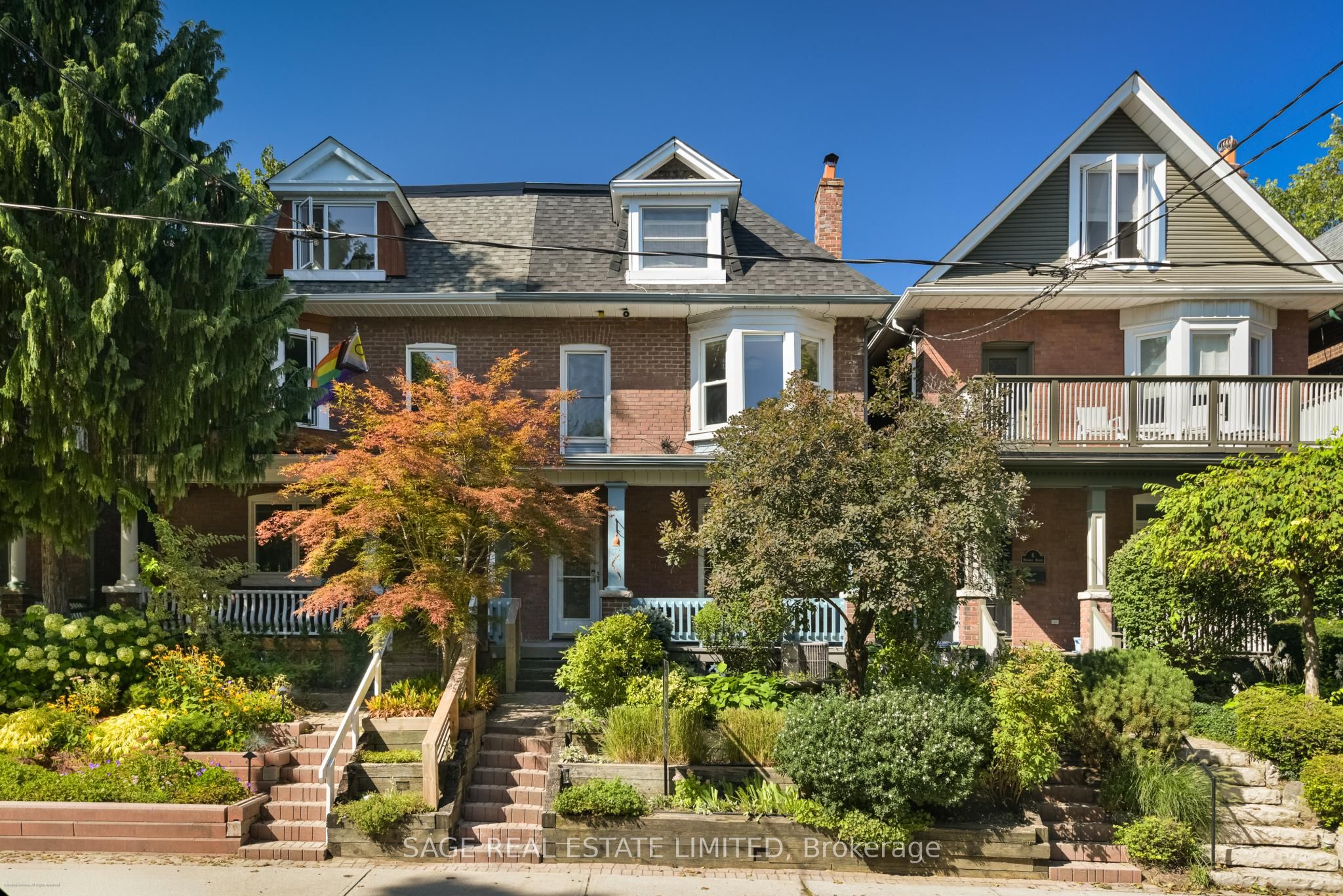 4 Dingwall Avenue, Toronto, ON M4K 1H1