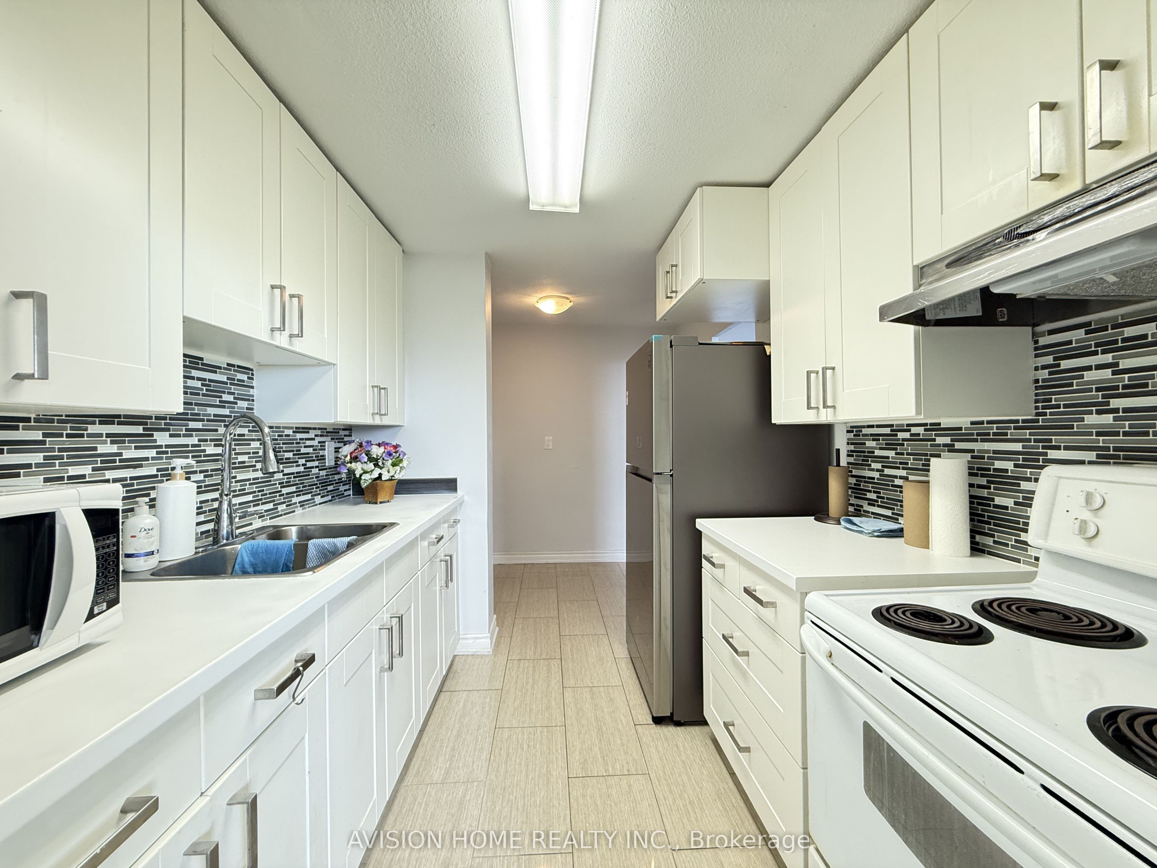 270 Palmdale Drive Ph09, Toronto, ON M1T 3N8