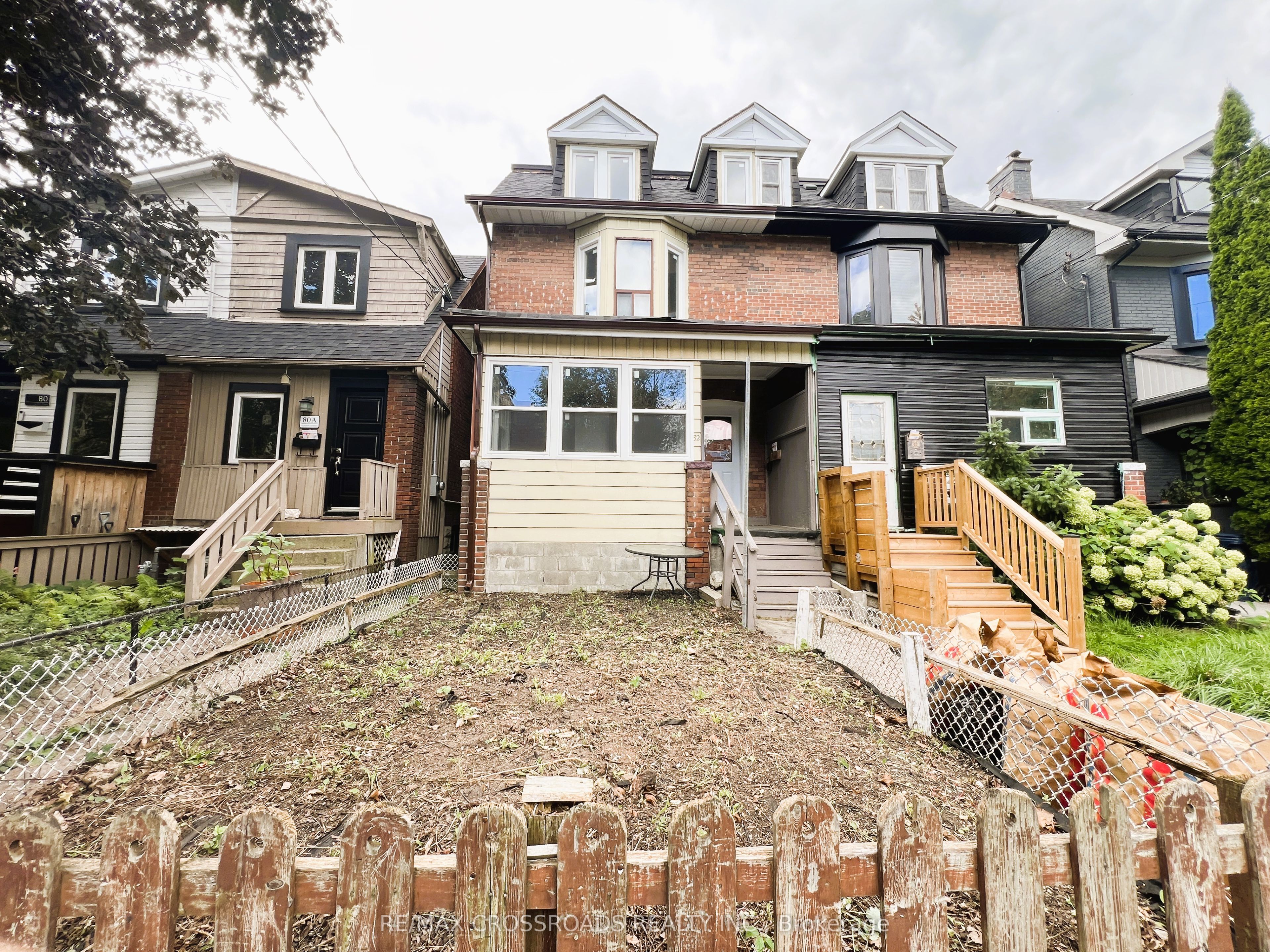 82 Curzon Street, Toronto, ON M4M 3B4