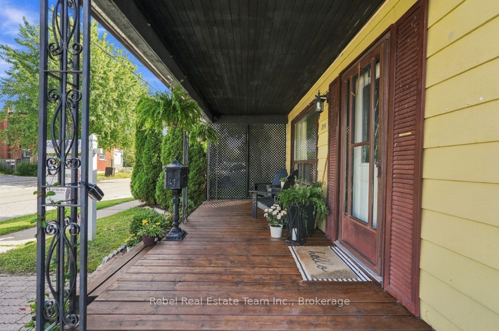 254 Burk Street, Oshawa, ON L1J 4C3 photo 2