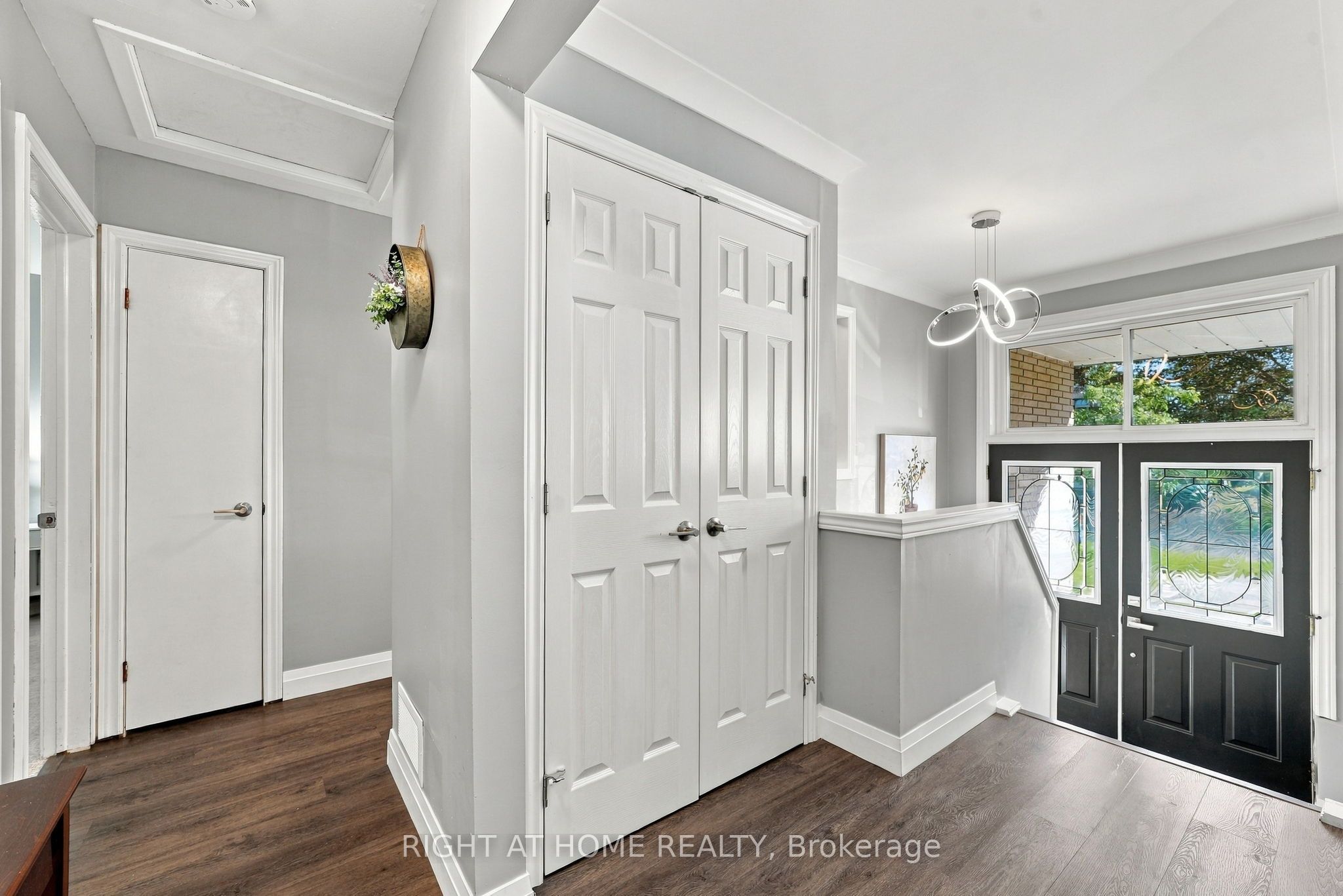 14 Cole Avenue, Clarington, ON L1C 1K6 photo 2