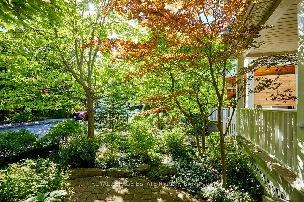32 Joseph Duggan Road, Toronto, ON M4L 3Y2 photo 3