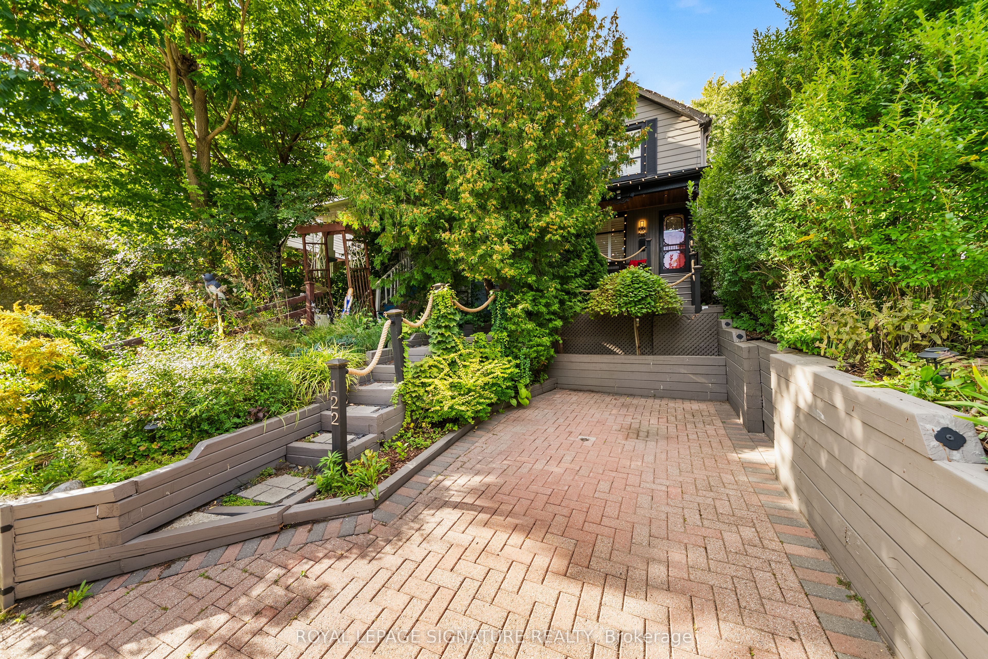 122 Duvernet Avenue, Toronto, ON M4E 1V4 photo 2