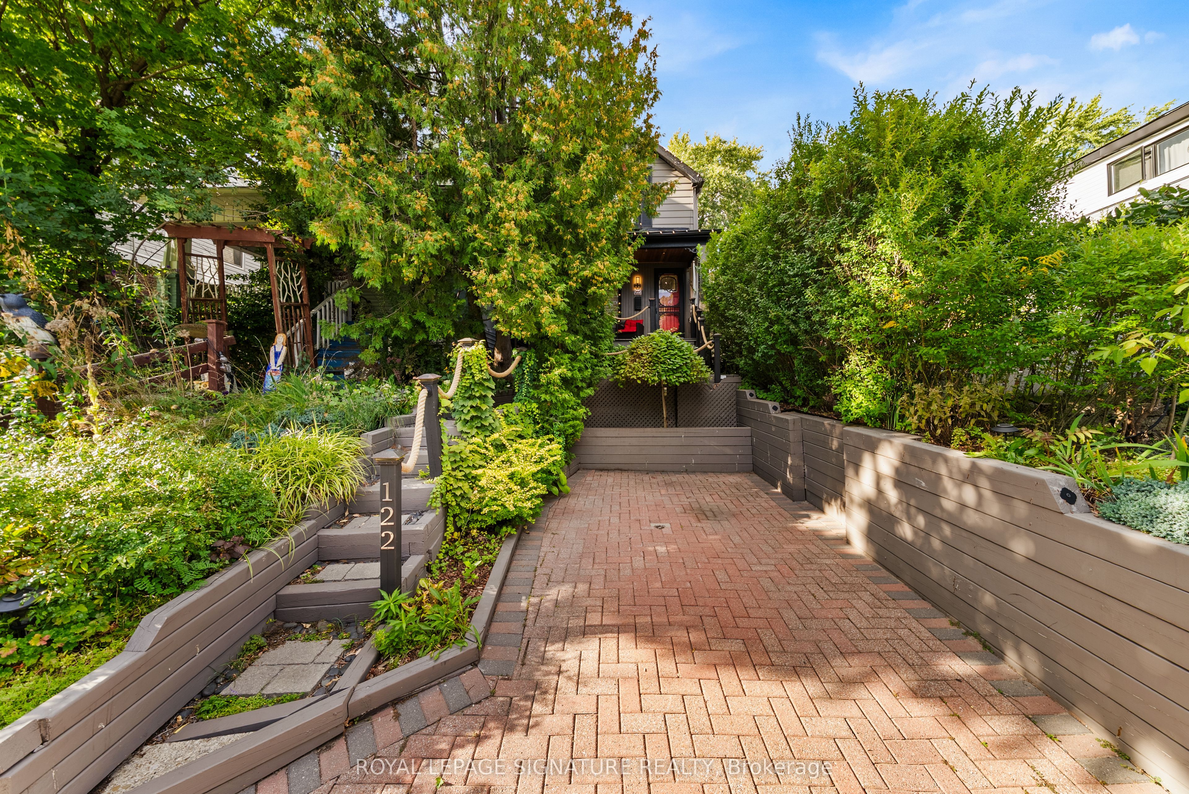122 Duvernet Avenue, Toronto, ON M4E 1V4 photo 3