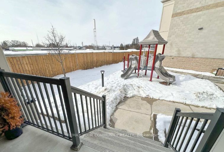 490 BERESFORD Path 11, Oshawa, ON L1H 0B2 photo 2
