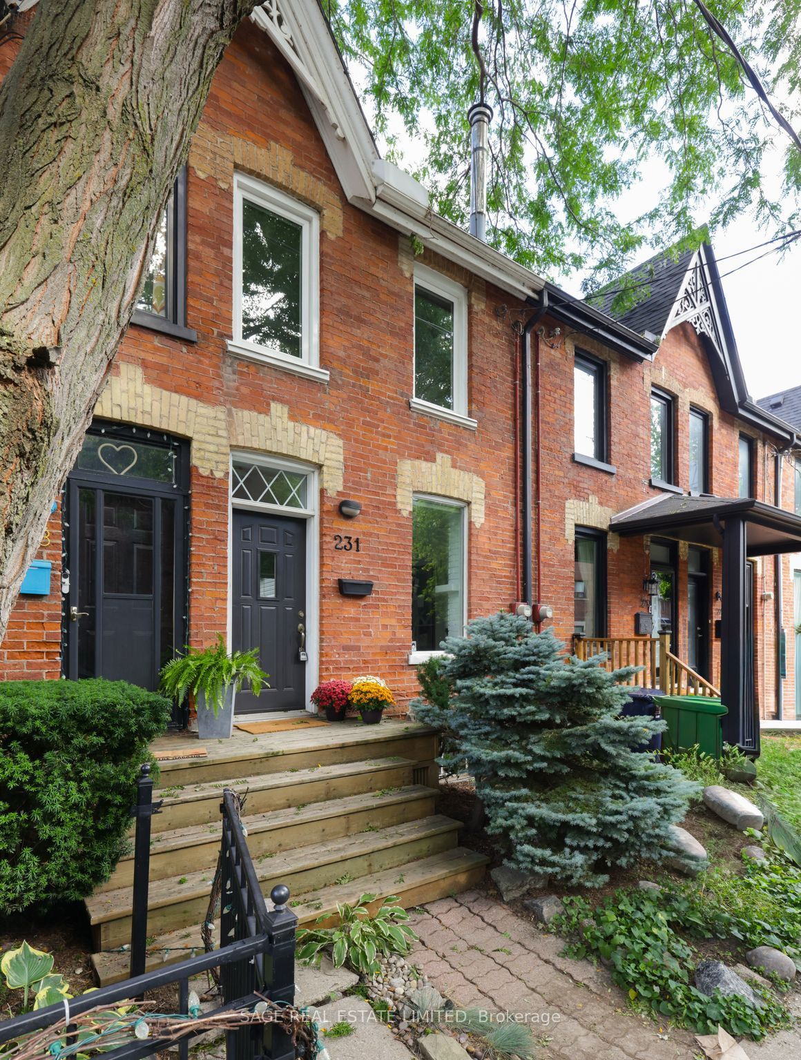 231 Boulton Avenue, Toronto, ON M4M 2J8