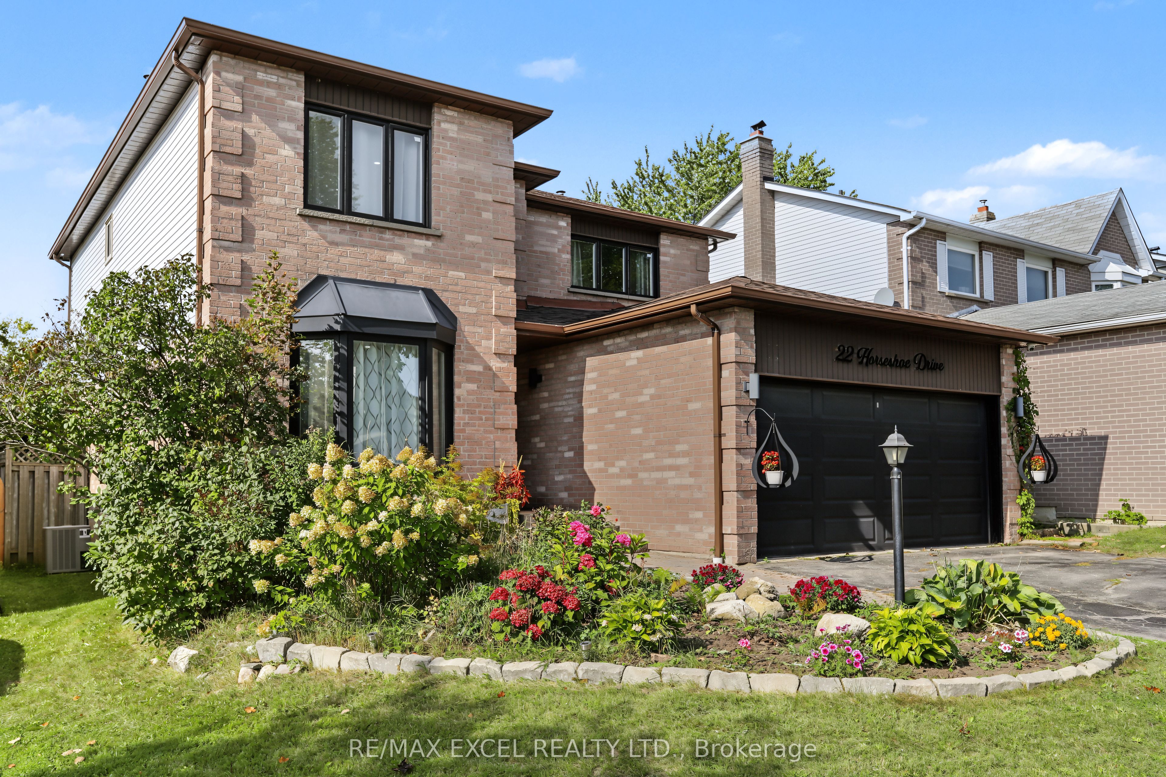 22 Horseshoe Drive, Whitby, ON L1N 8E9 photo 2