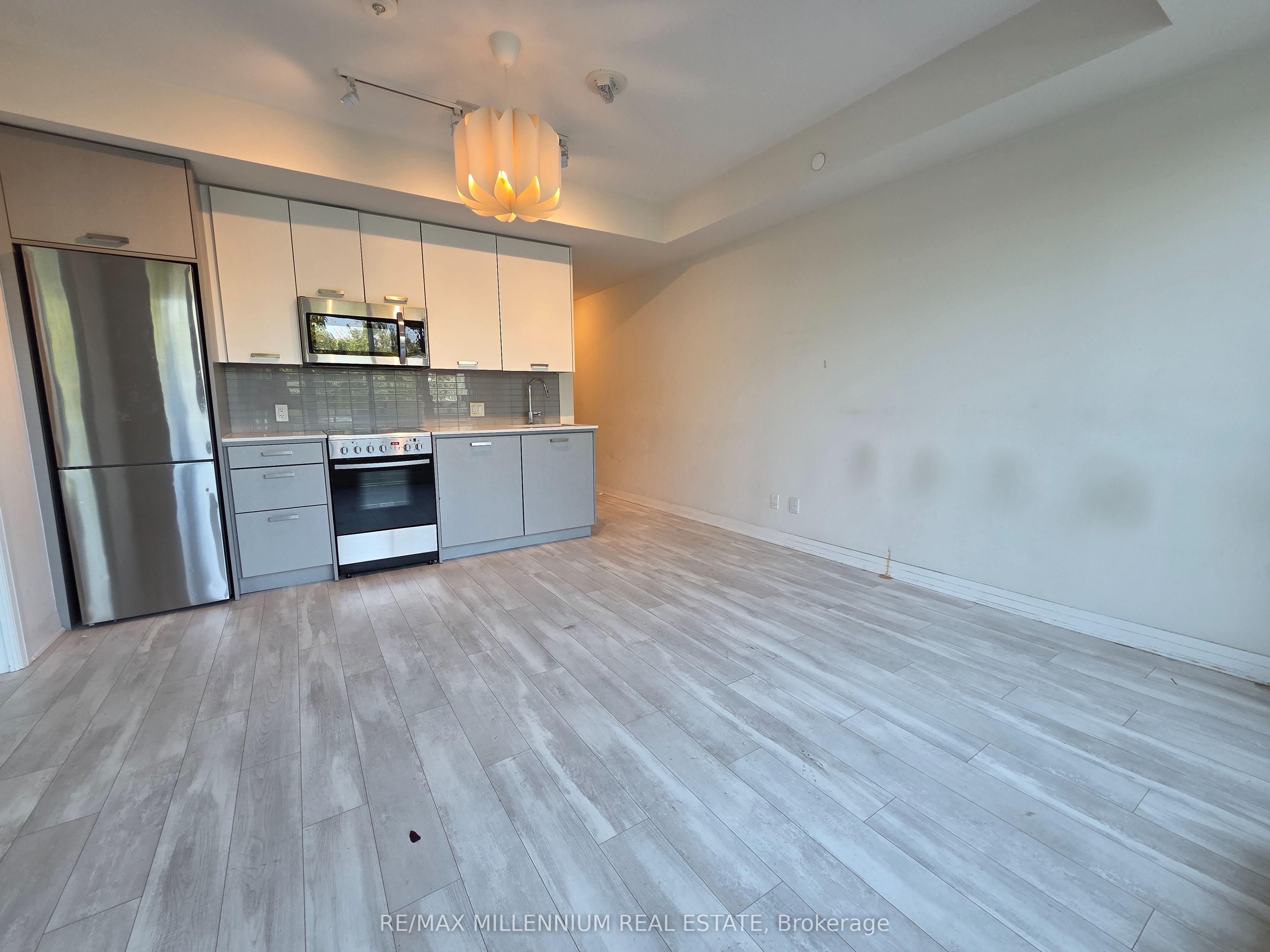 1630 Queen Street E 608, Toronto, ON M4L 0B3