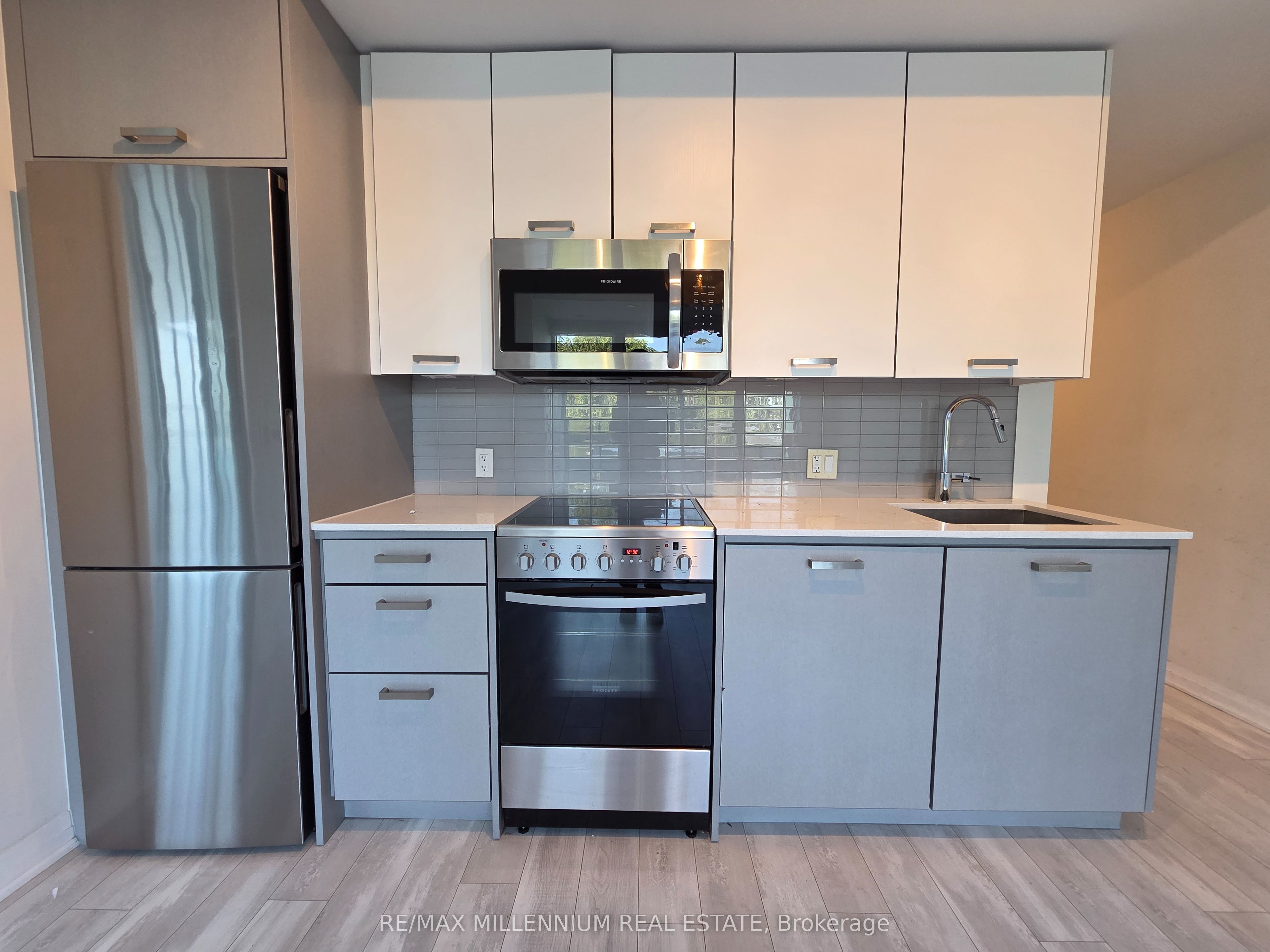 1630 Queen Street E 608, Toronto, ON M4L 0B3 photo 2