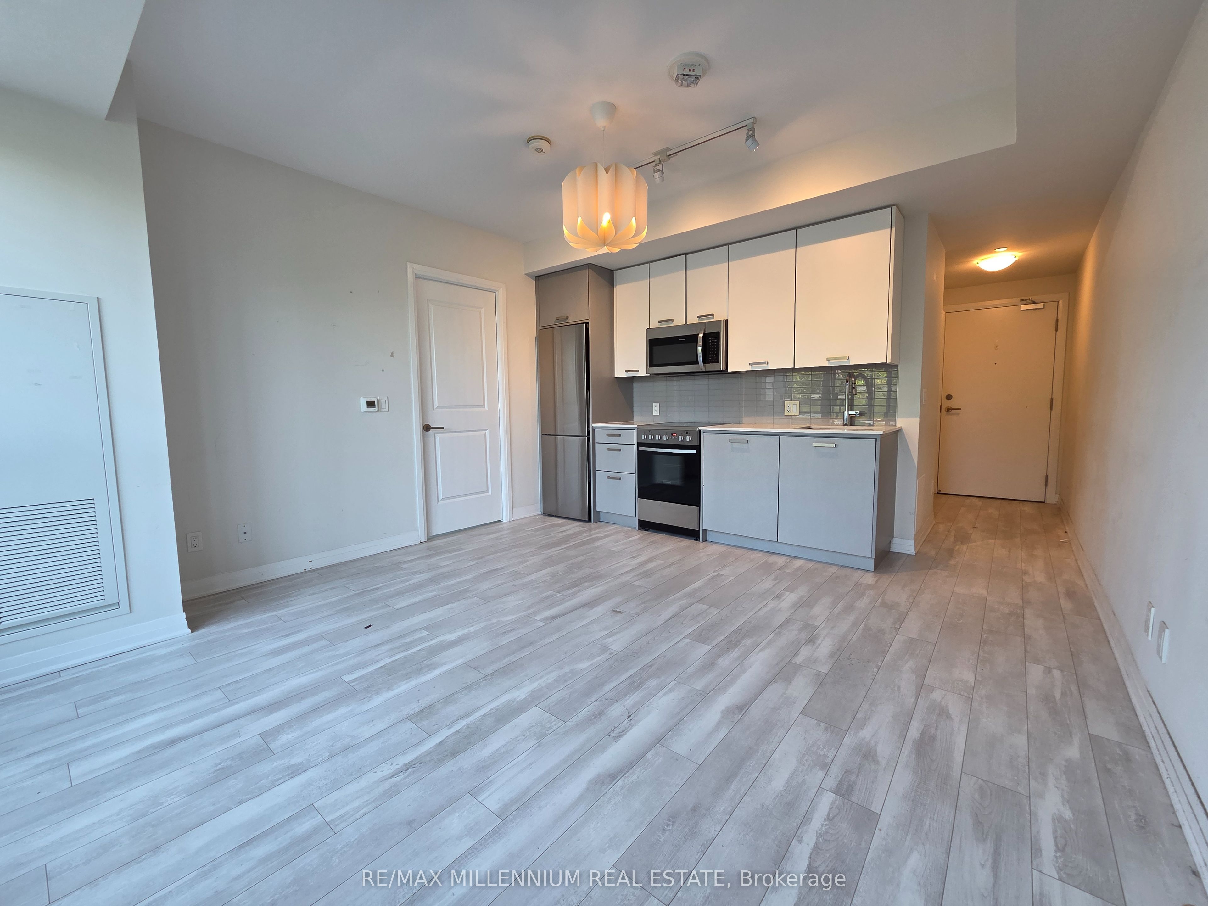 1630 Queen Street E 608, Toronto, ON M4L 0B3 photo 3