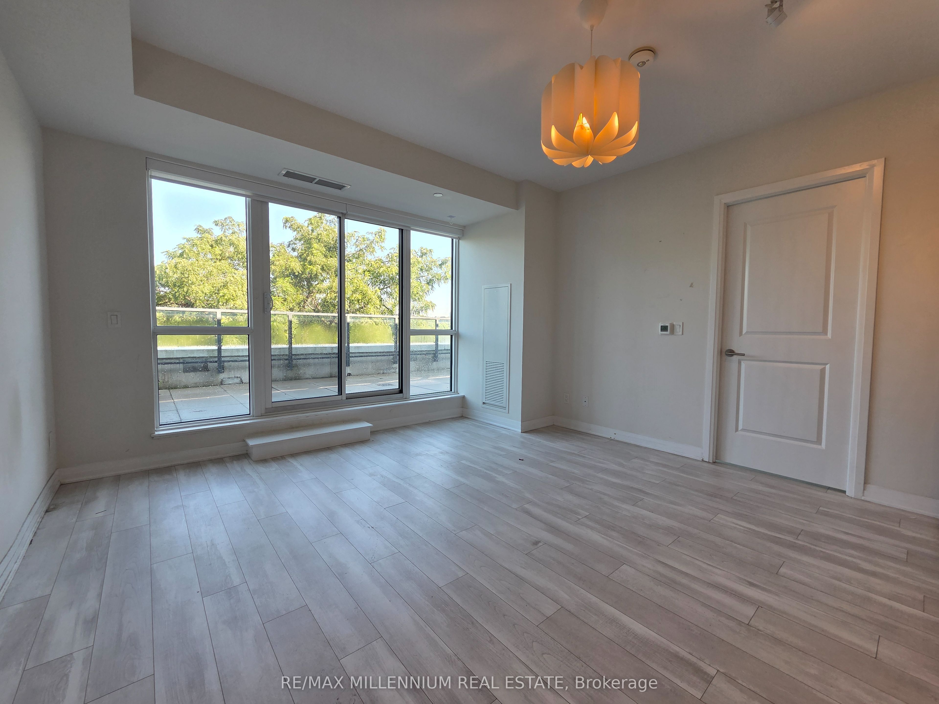 1630 Queen Street E 608, Toronto, ON M4L 0B3 photo 4