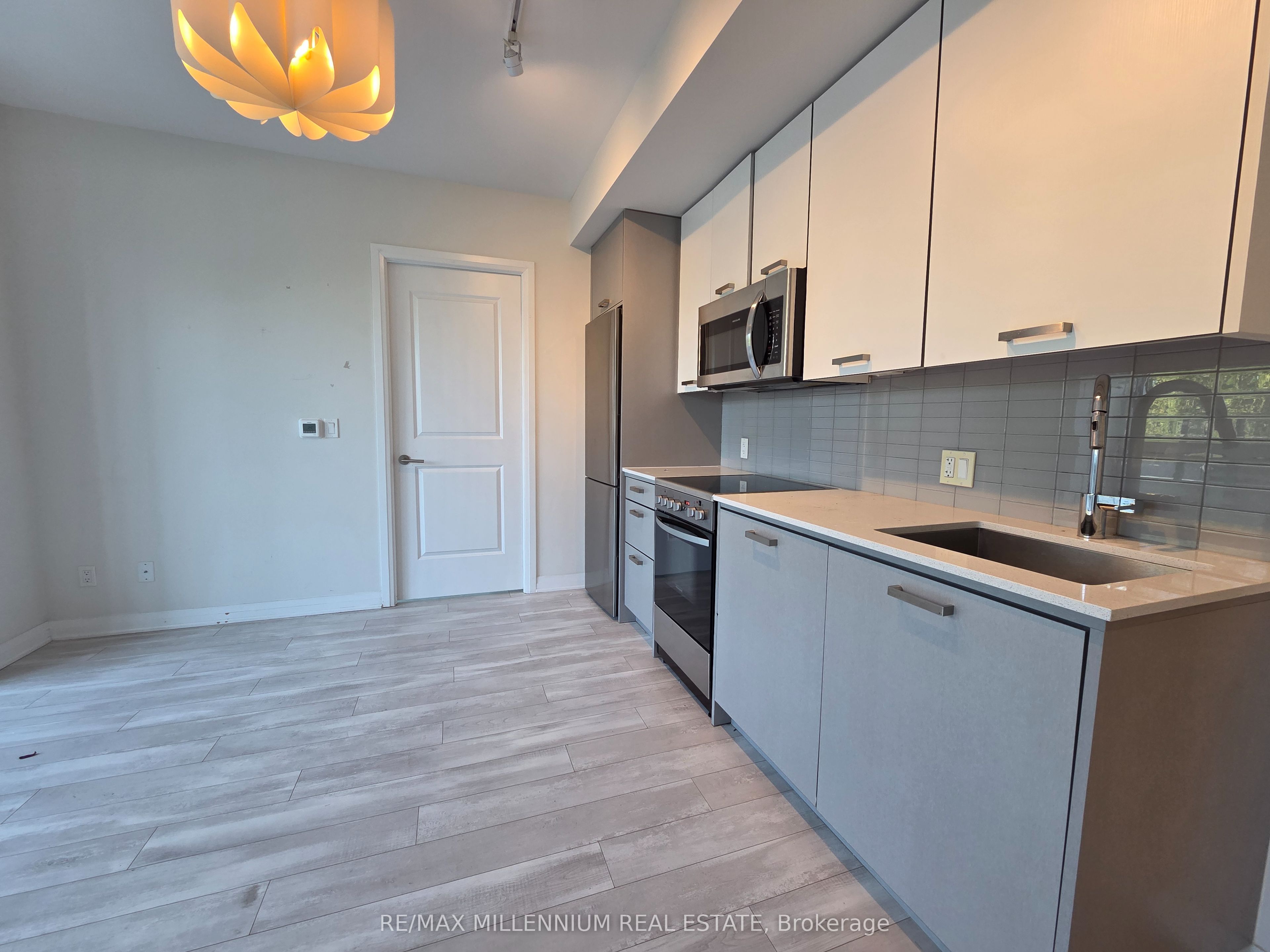 1630 Queen Street E 608, Toronto, ON M4L 0B3 photo 5