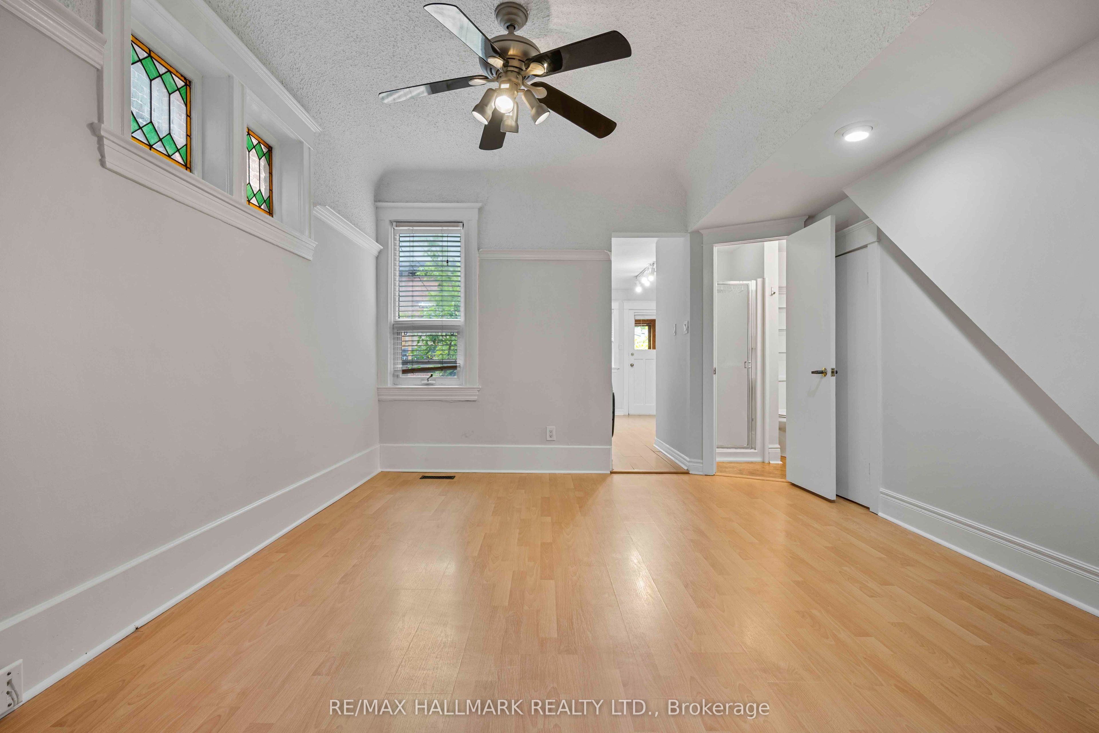 806 Logan Avenue Main Floor, Toronto, ON M4K 3E1 photo 5