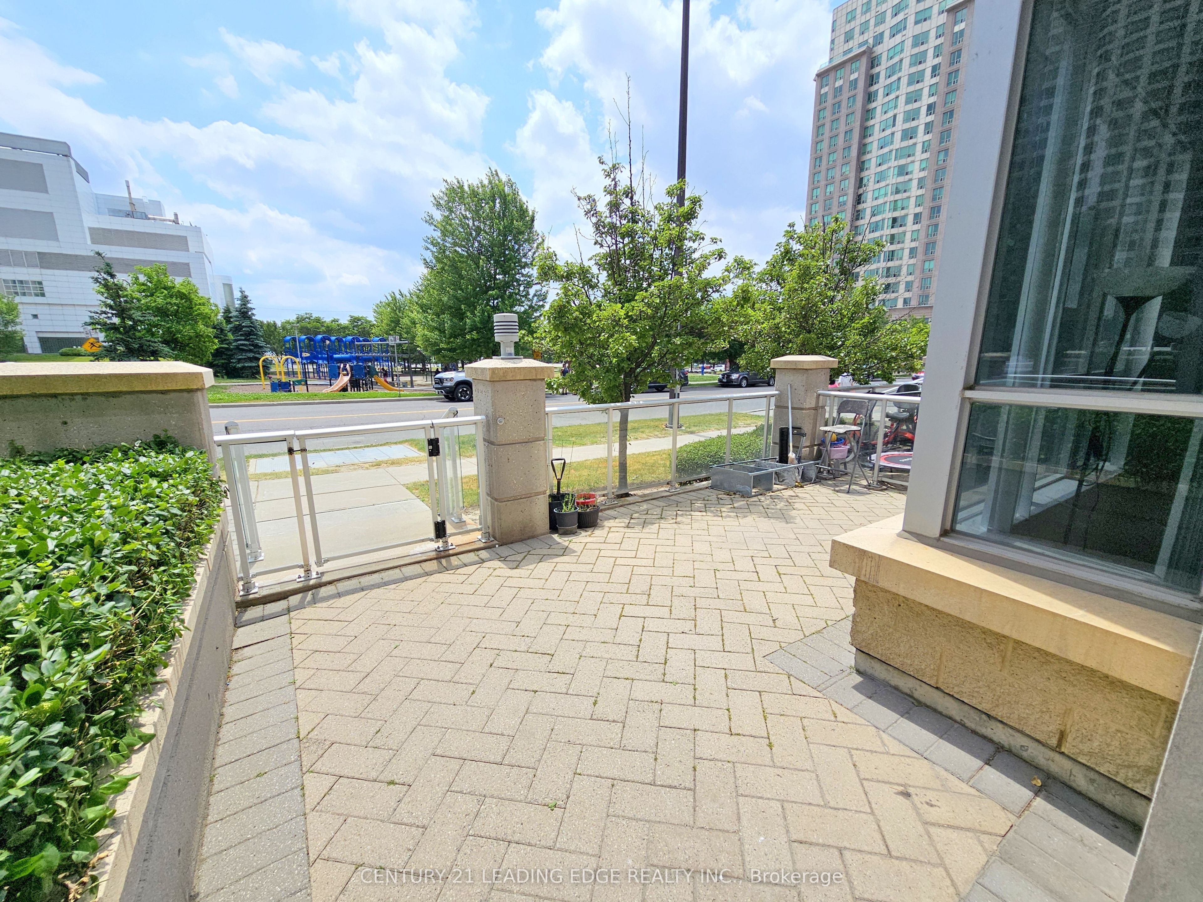 38 Lee Centre Drive TH120, Toronto, ON M1H 3J7 photo 3