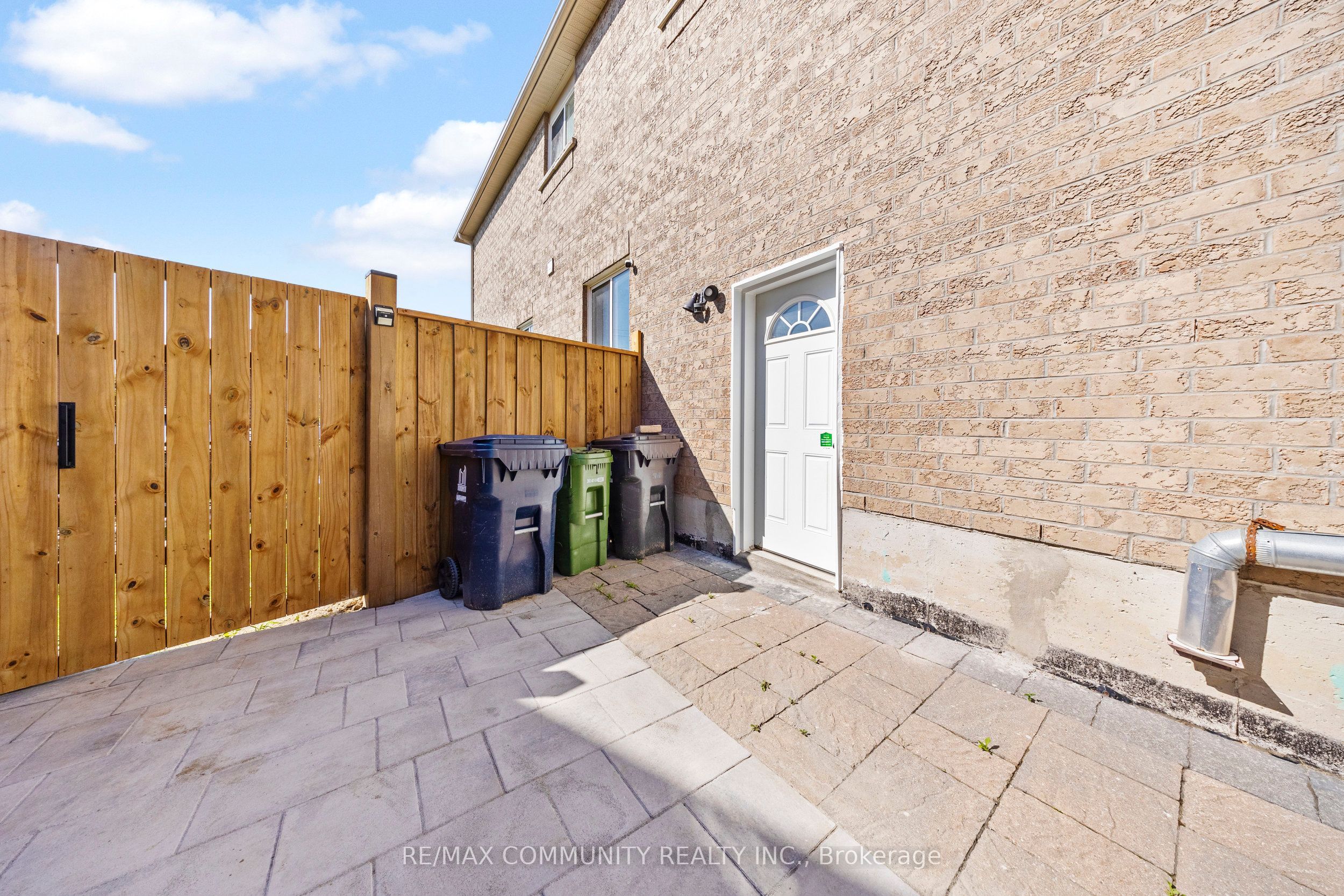 72 Lampman Drive BSMT, Toronto, ON M1E 5K9 photo 3