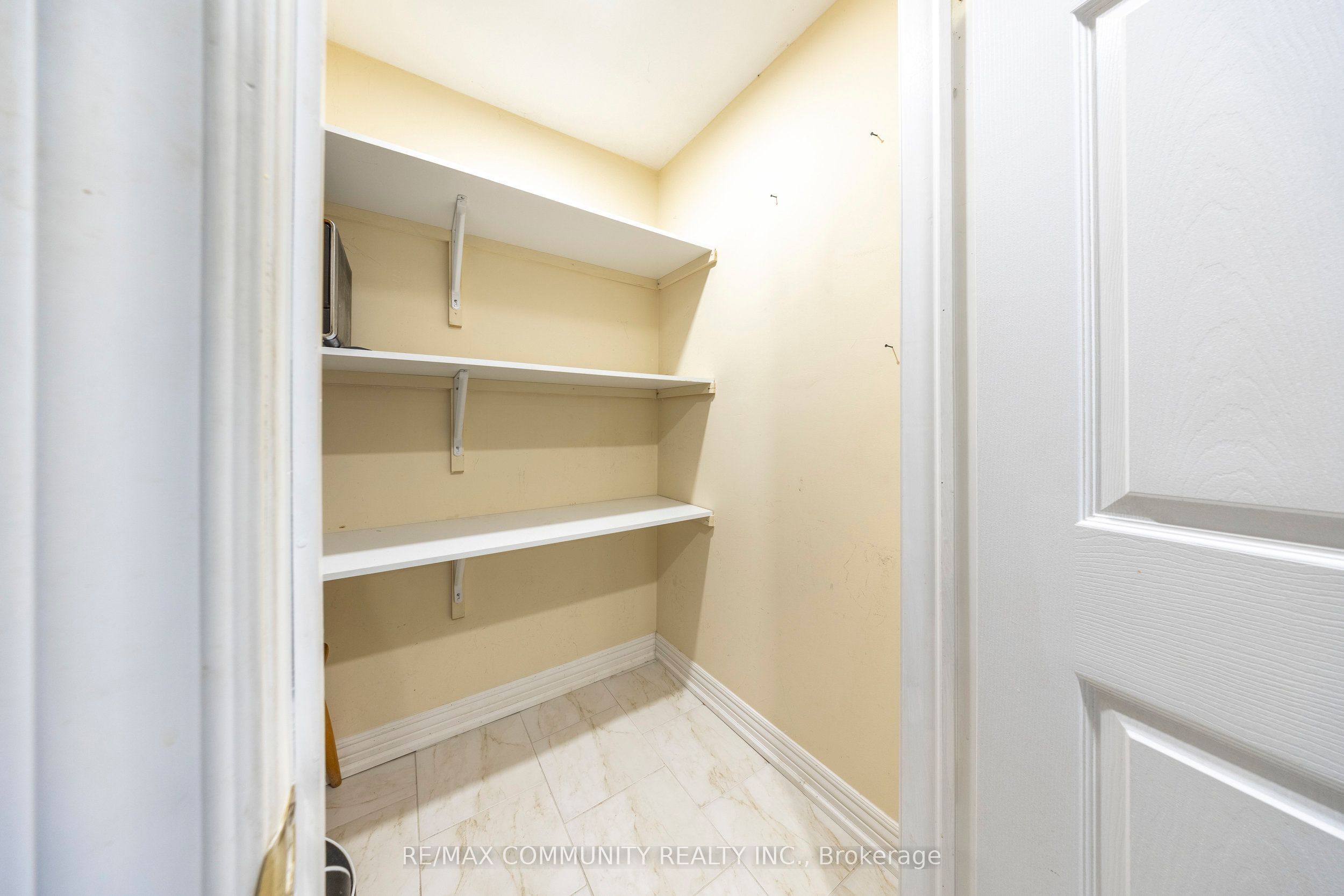 72 Lampman Drive BSMT, Toronto, ON M1E 5K9 photo 5