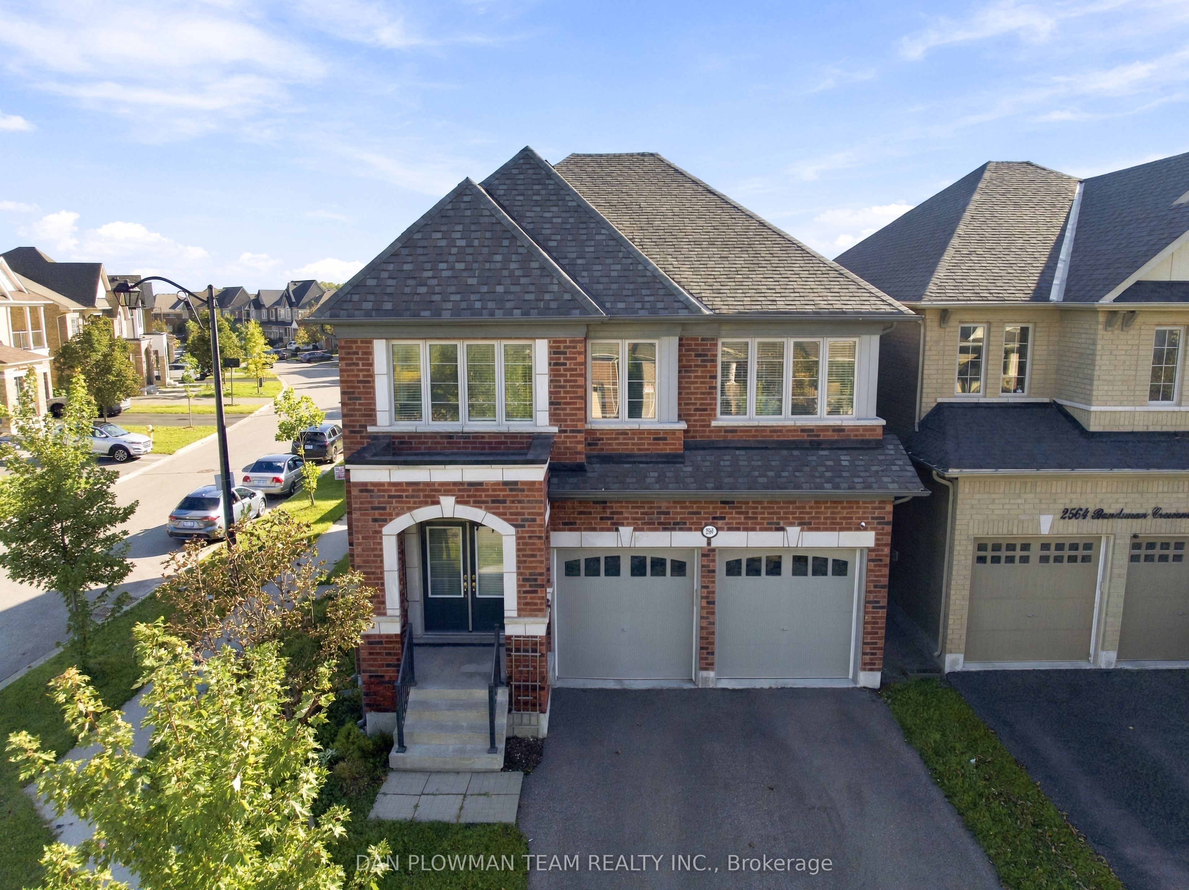 2560 Bandsman Crescent, Oshawa, ON L1L 0M2 photo 2