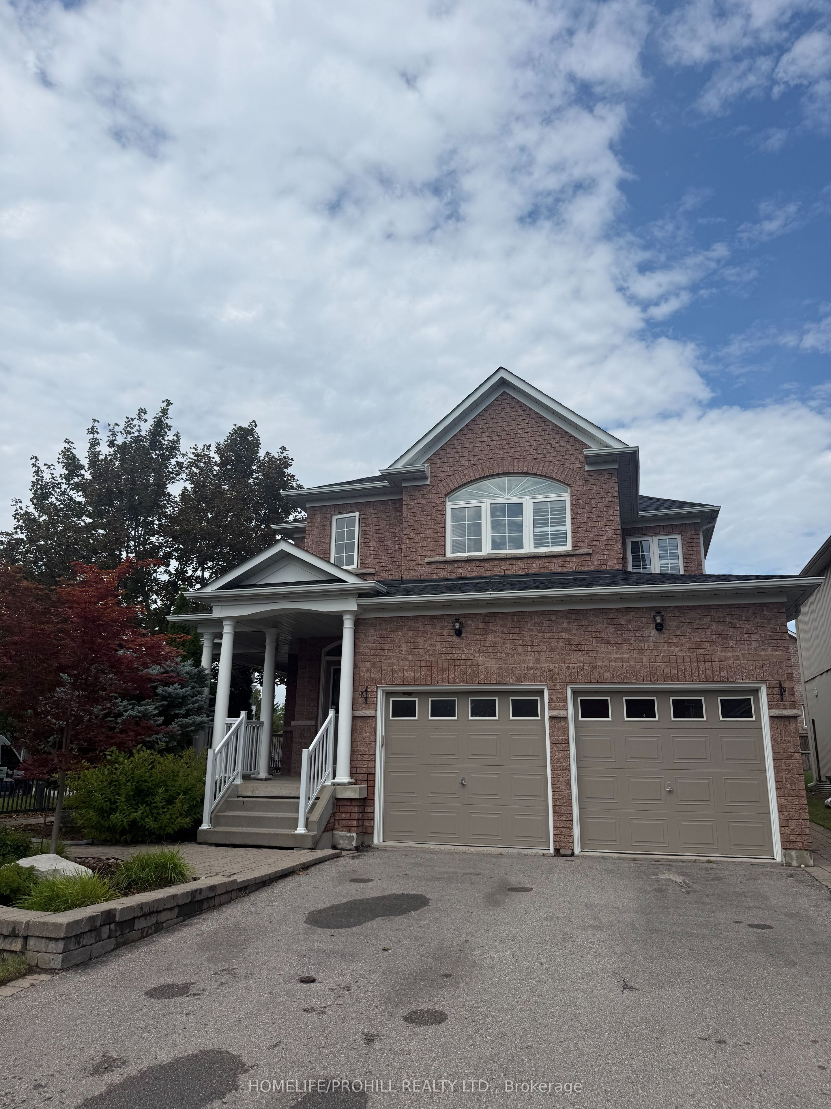 2 Hawstead Crescent, Whitby, ON L1M 2M5