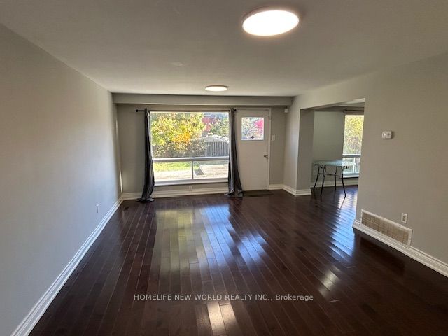 31 Wellpark Boulevard Main & 2nd Floors, Toronto, ON M1V 1B5 photo 2