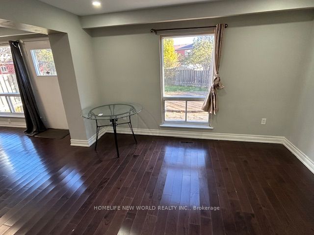 31 Wellpark Boulevard Main & 2nd Floors, Toronto, ON M1V 1B5 photo 3