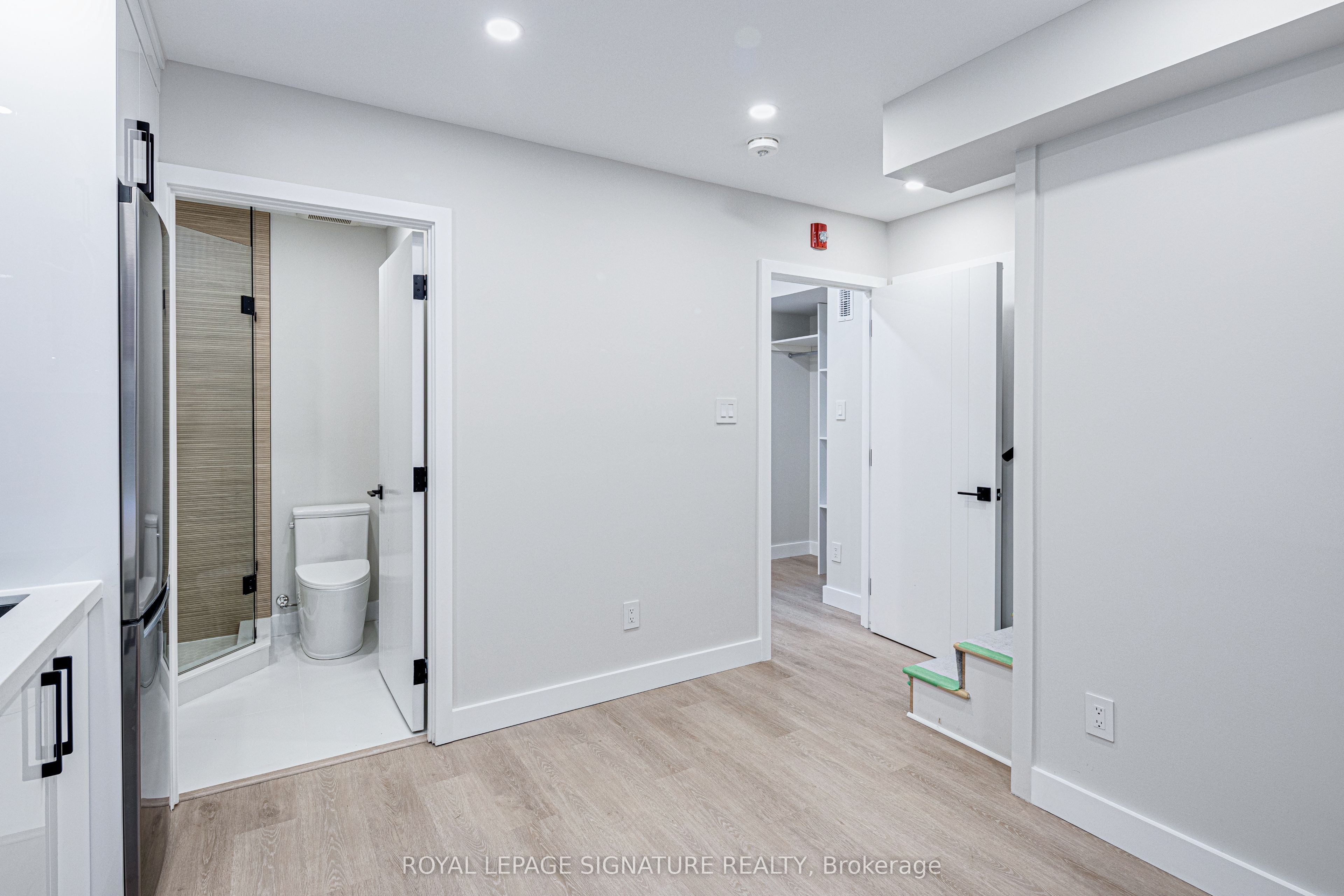 20 Kewbeach Avenue Lower, Toronto, ON M4L 1B7 photo 4