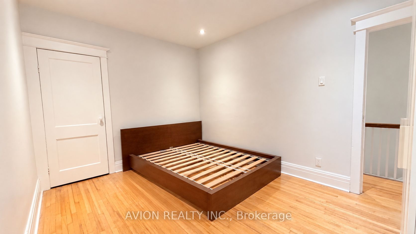 773 Pape Avenue UPPER, Toronto, ON M6K 3T2 photo 3