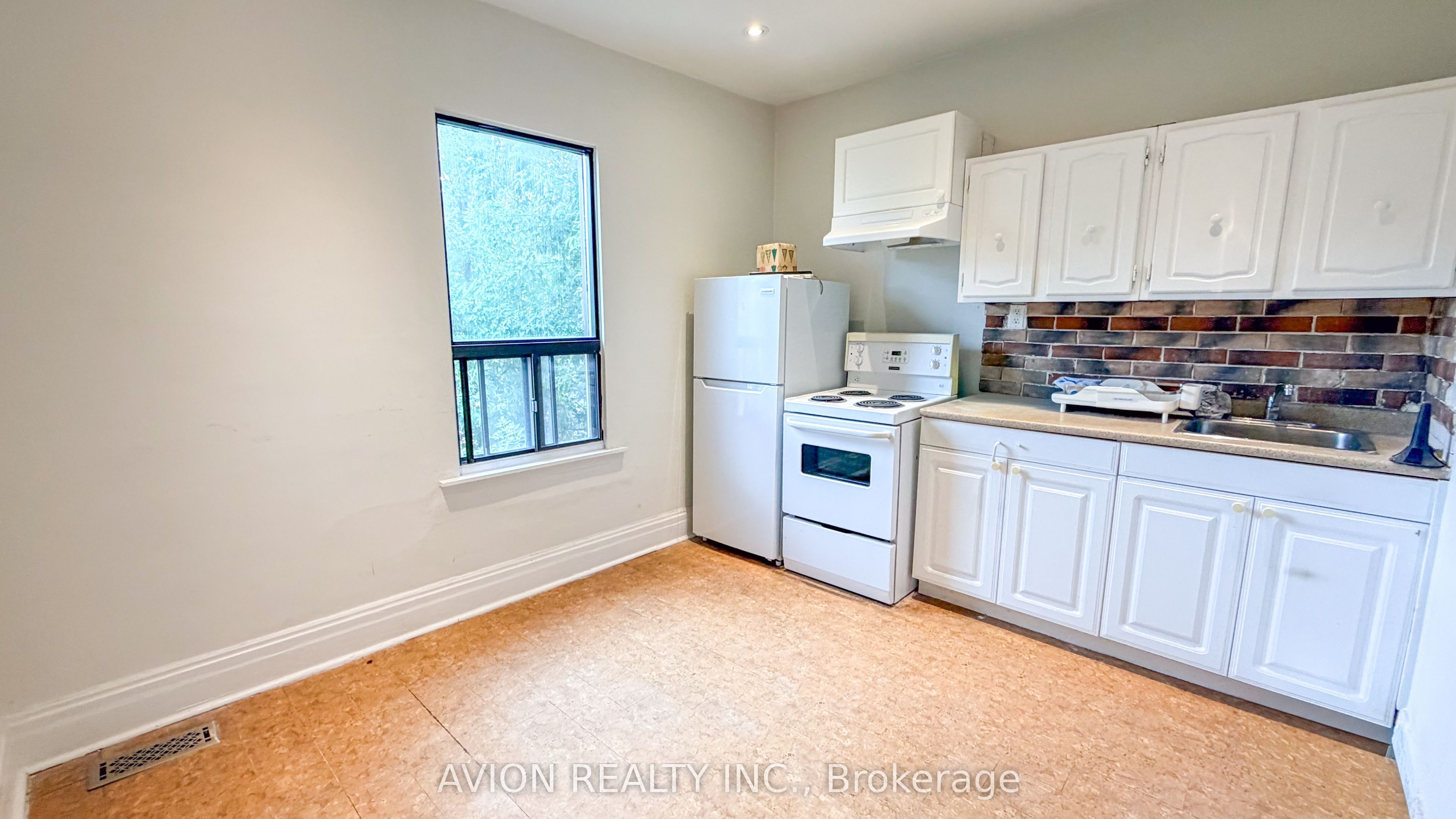773 Pape Avenue UPPER, Toronto, ON M6K 3T2 photo 5