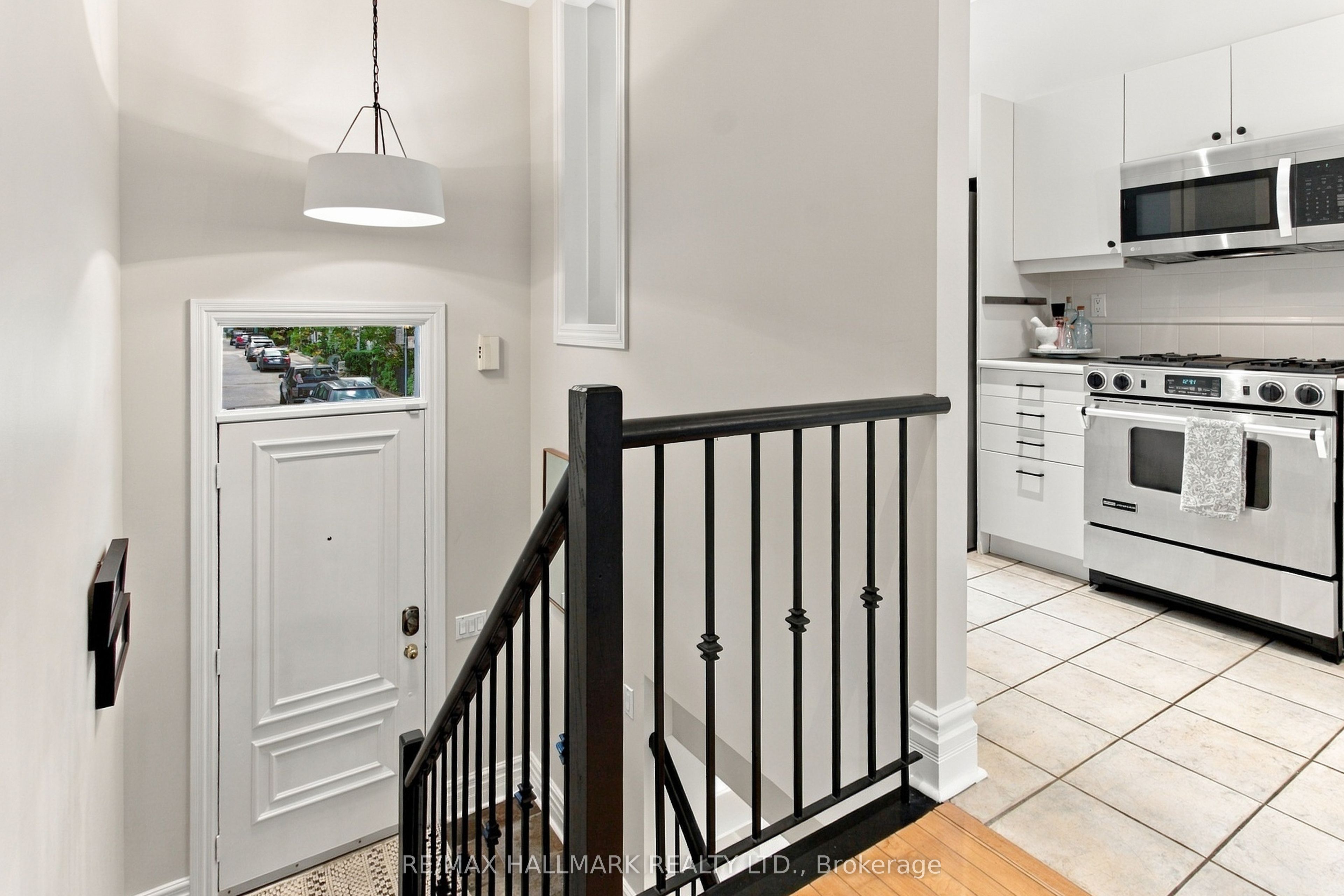 23 Macphail Avenue, Toronto, ON M4K 4A1 photo 3