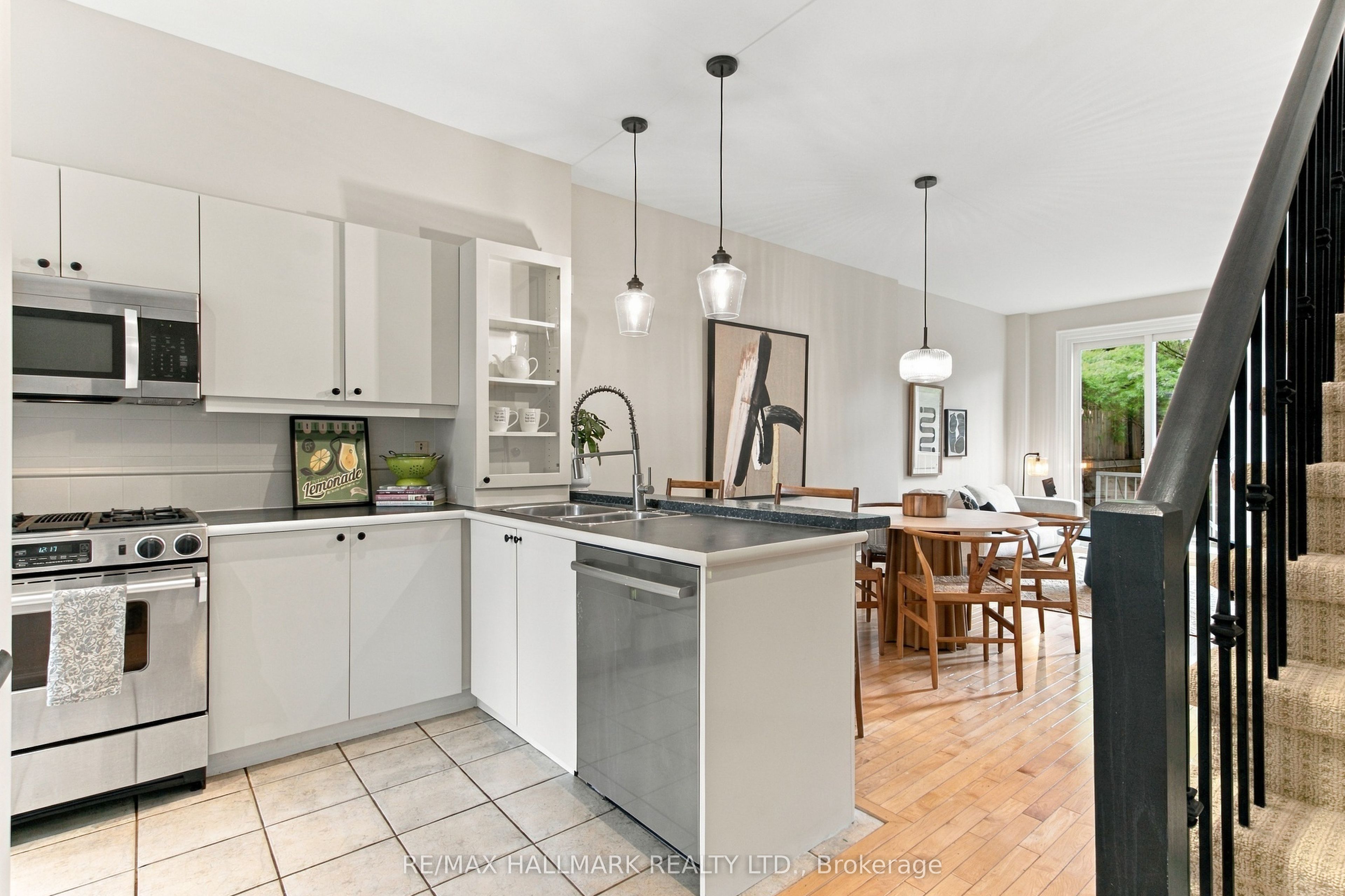 23 Macphail Avenue, Toronto, ON M4K 4A1 photo 4