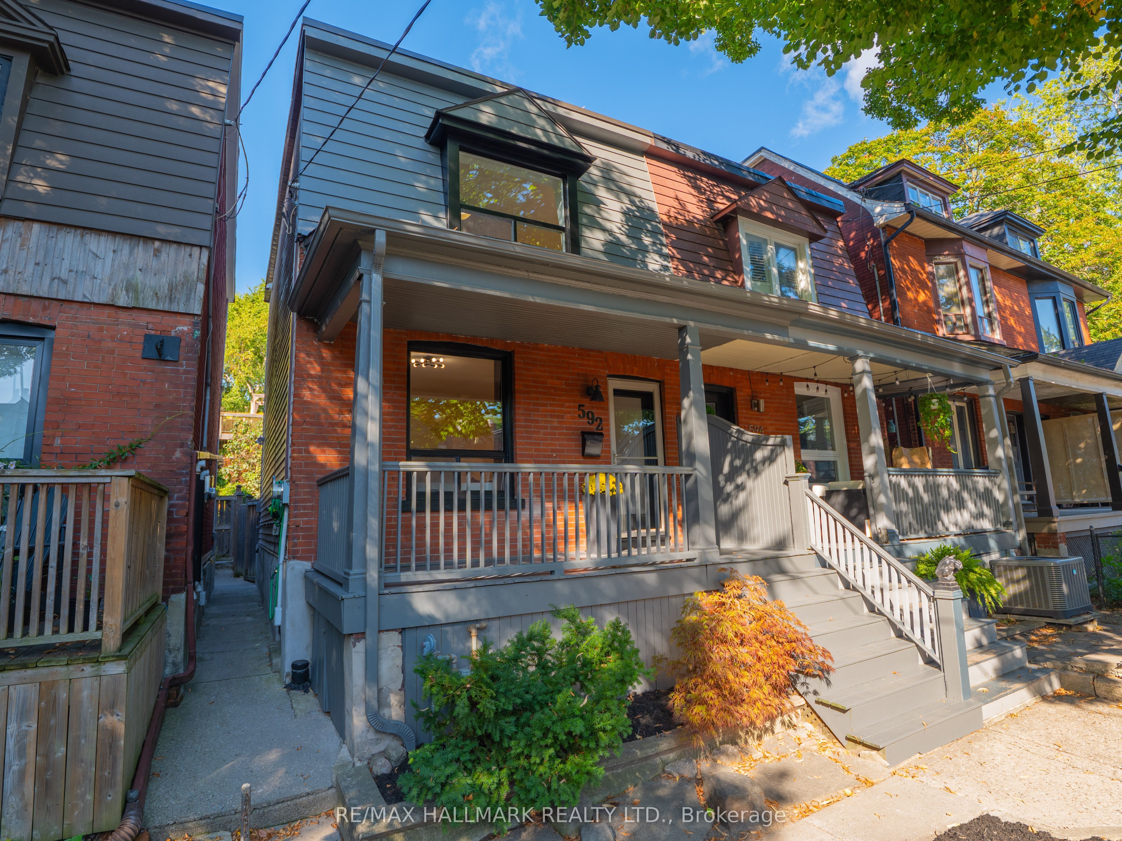 592 Logan Avenue, Toronto, ON M4K 3B8 photo 2