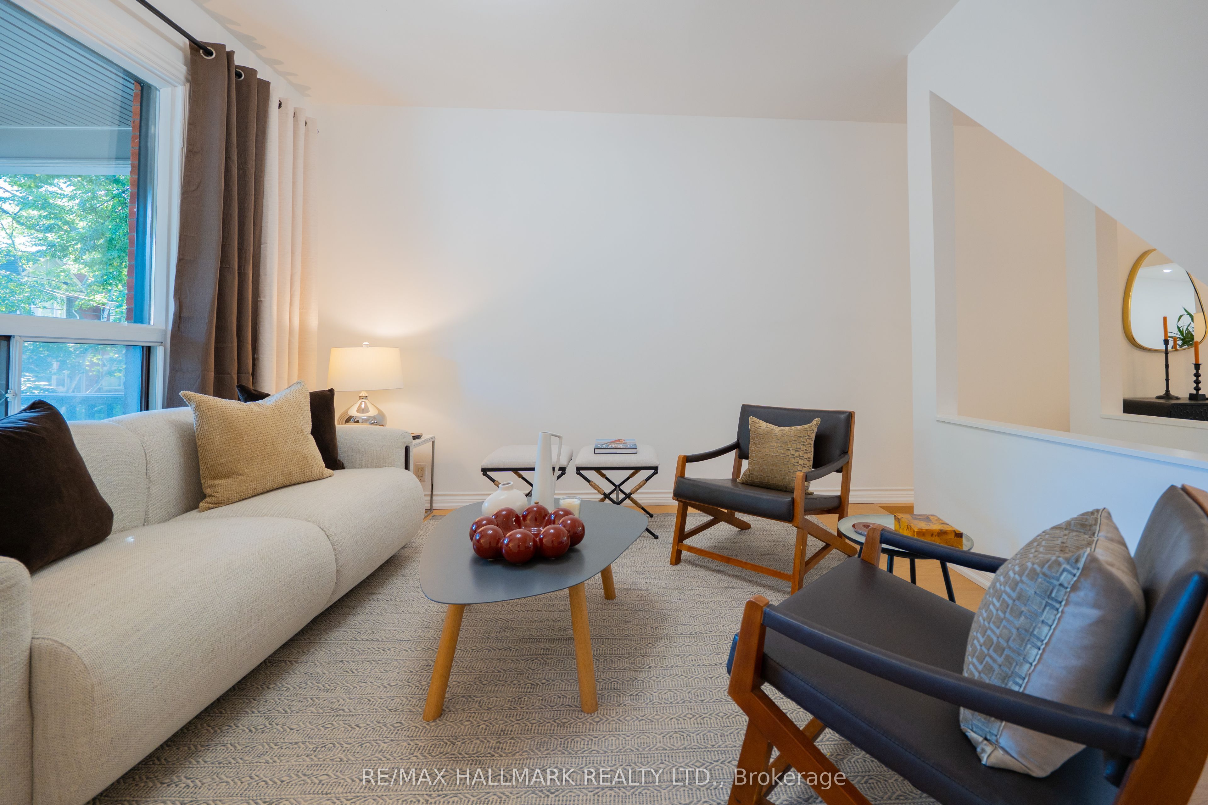 592 Logan Avenue, Toronto, ON M4K 3B8 photo 5