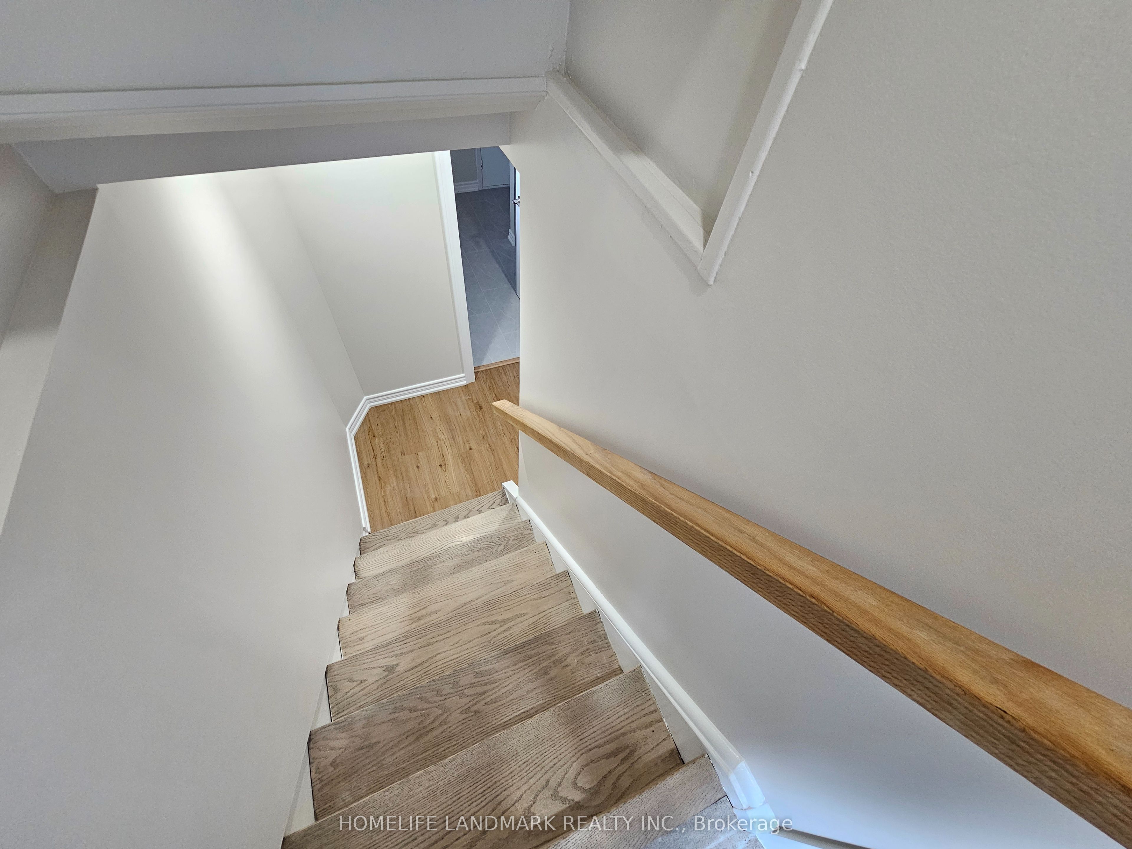 499 Tennyson Court Lower, Oshawa, ON L1H 3K8 photo 2