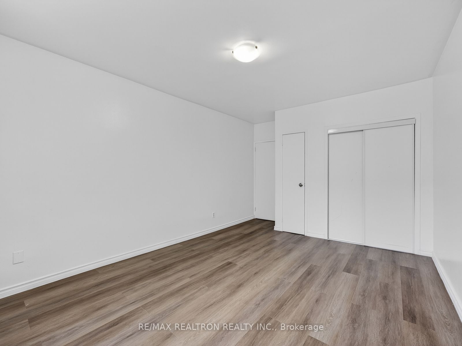 275 Wentworth Street W 303, Oshawa, ON L1J 1N1 photo 3