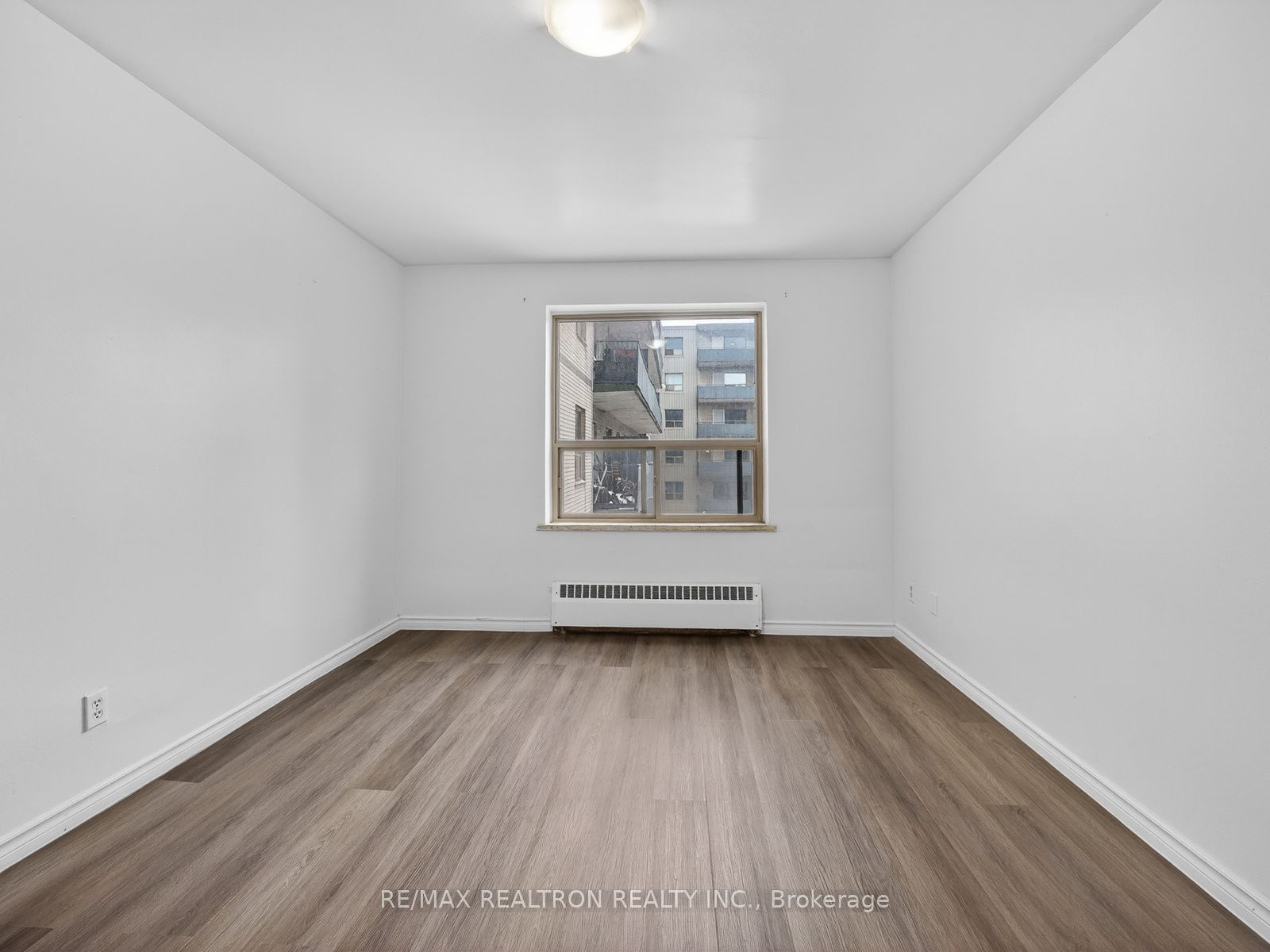 275 Wentworth Street W 303, Oshawa, ON L1J 1N1 photo 4