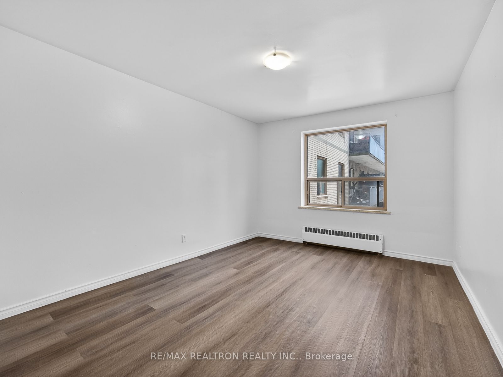 275 Wentworth Street W 303, Oshawa, ON L1J 1N1 photo 5