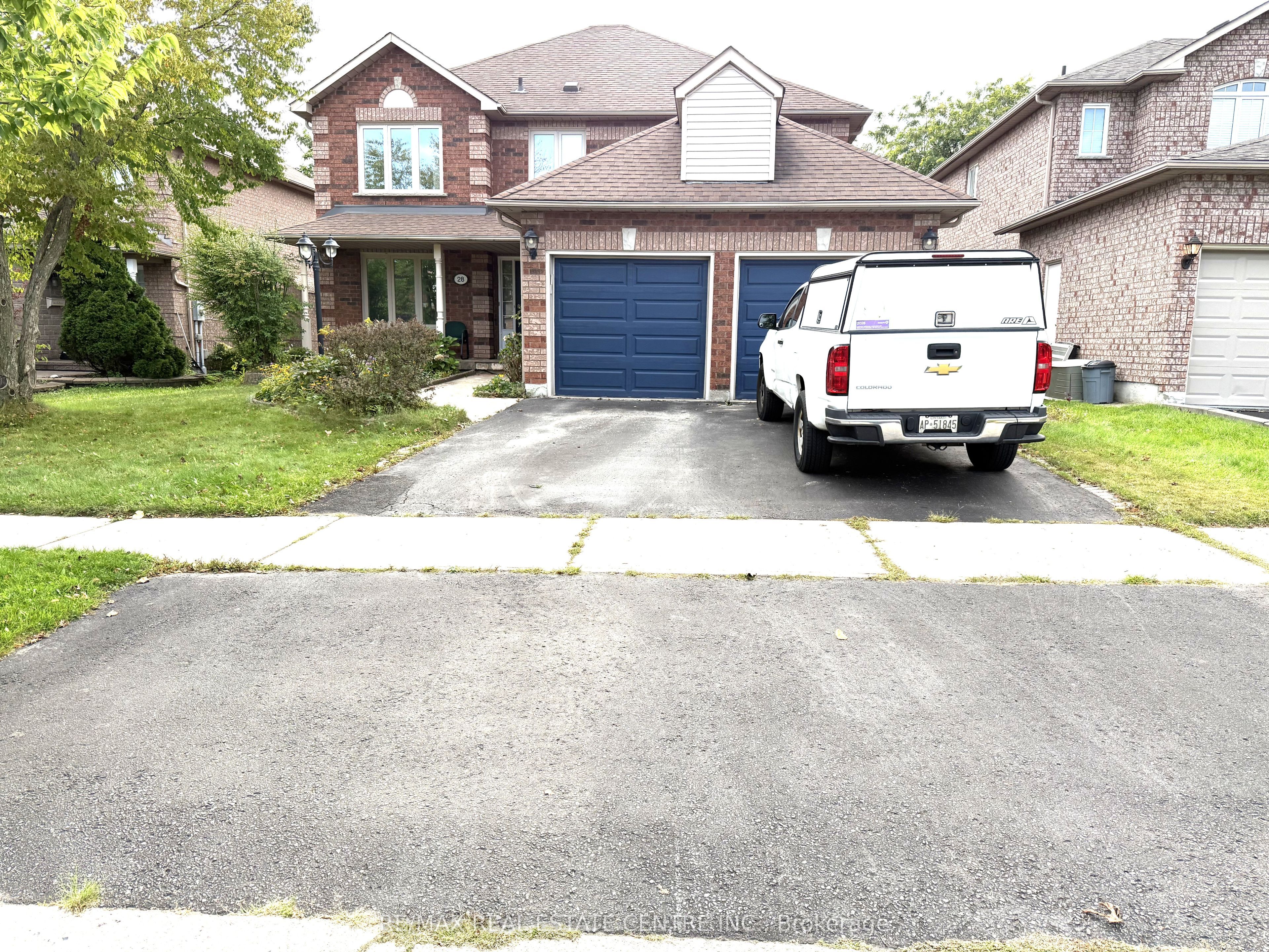 28 McIvor Street, Whitby, ON L1R 2L7